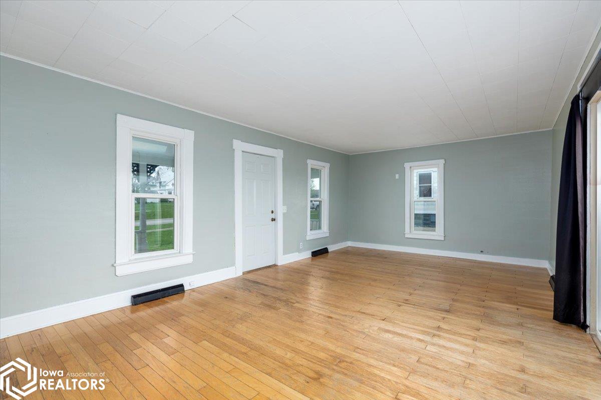215 W Des Moines Street, Brooklyn, Iowa image 6