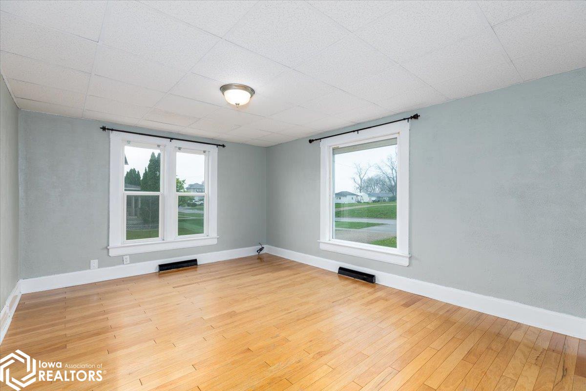 215 W Des Moines Street, Brooklyn, Iowa image 8