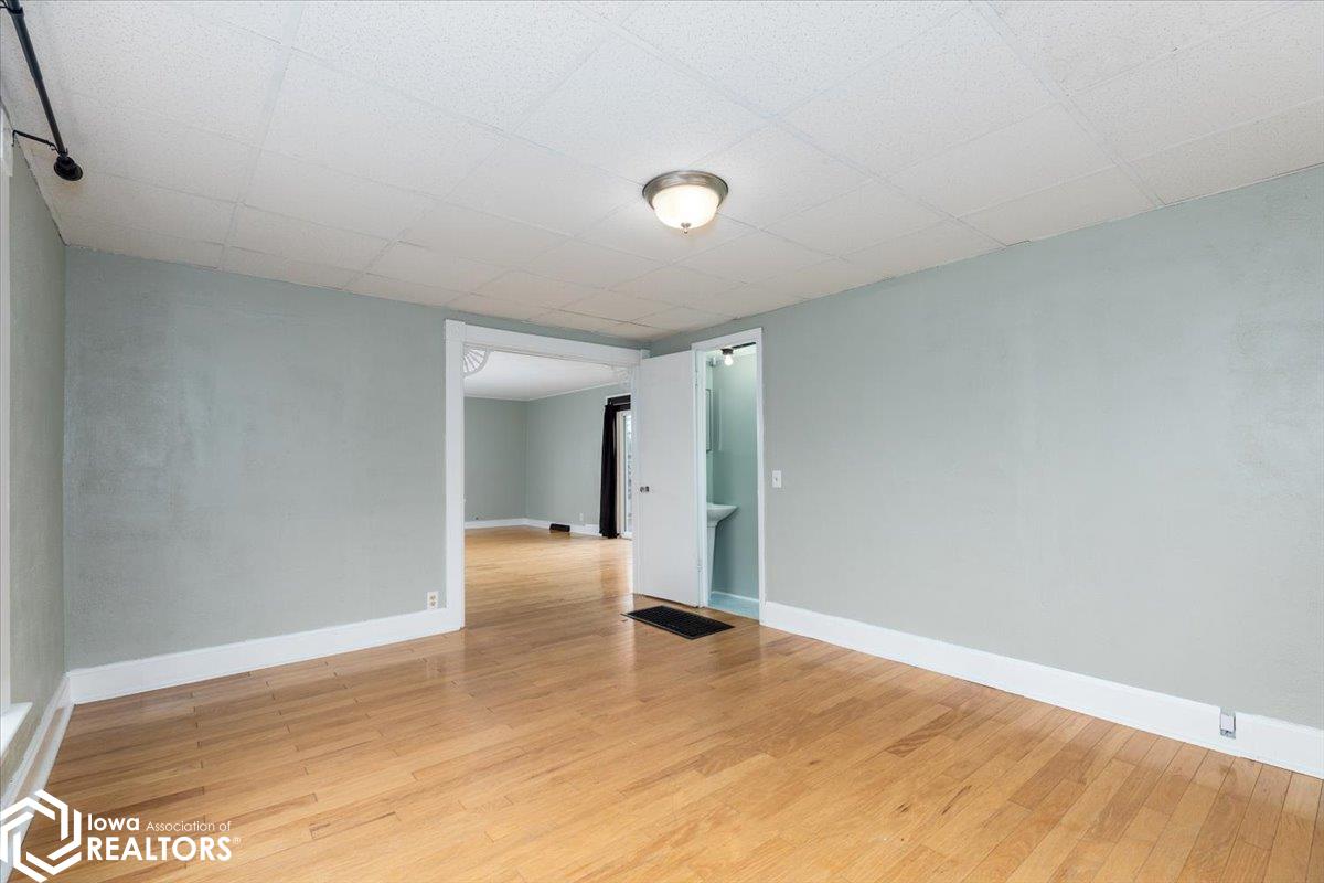 215 W Des Moines Street, Brooklyn, Iowa image 9