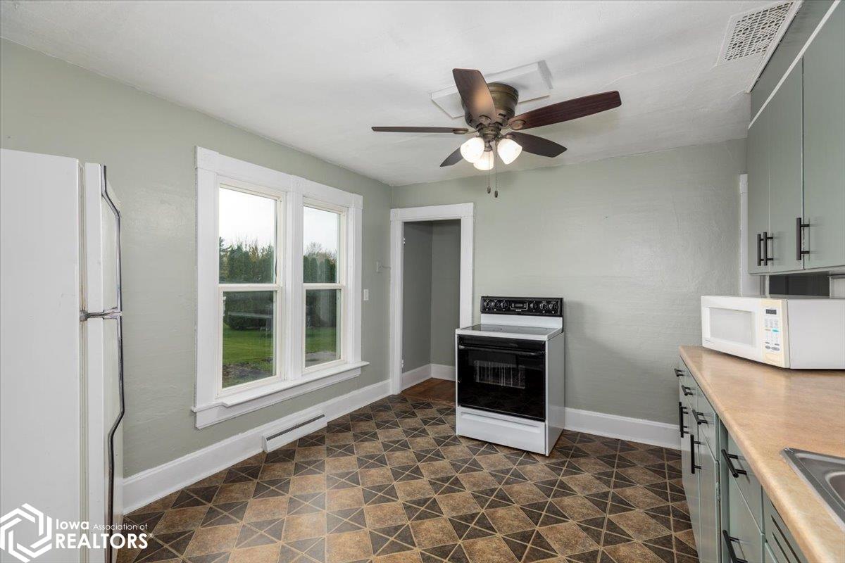 215 W Des Moines Street, Brooklyn, Iowa image 10