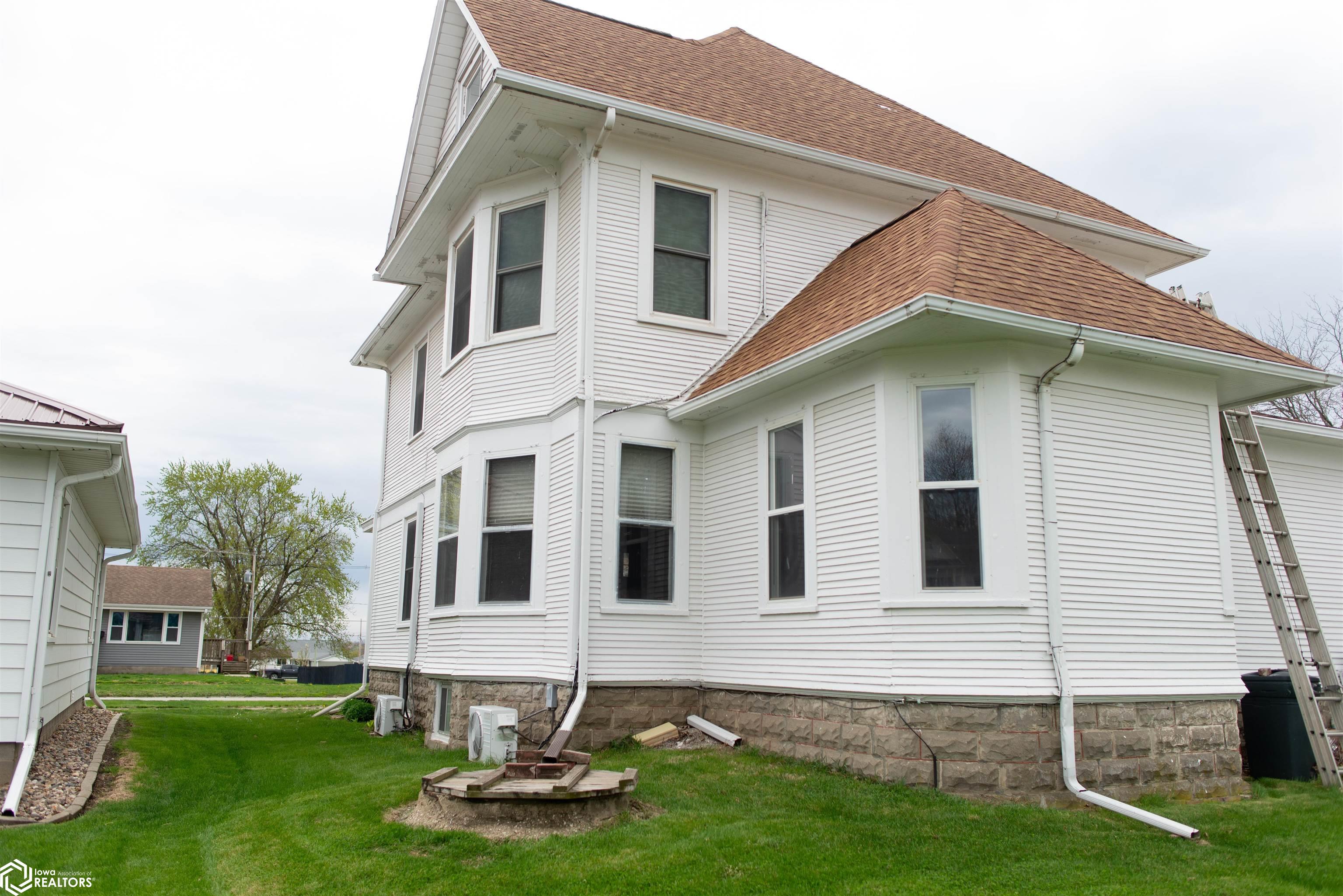 205 SE Jackson, Greenfield, Iowa image 3