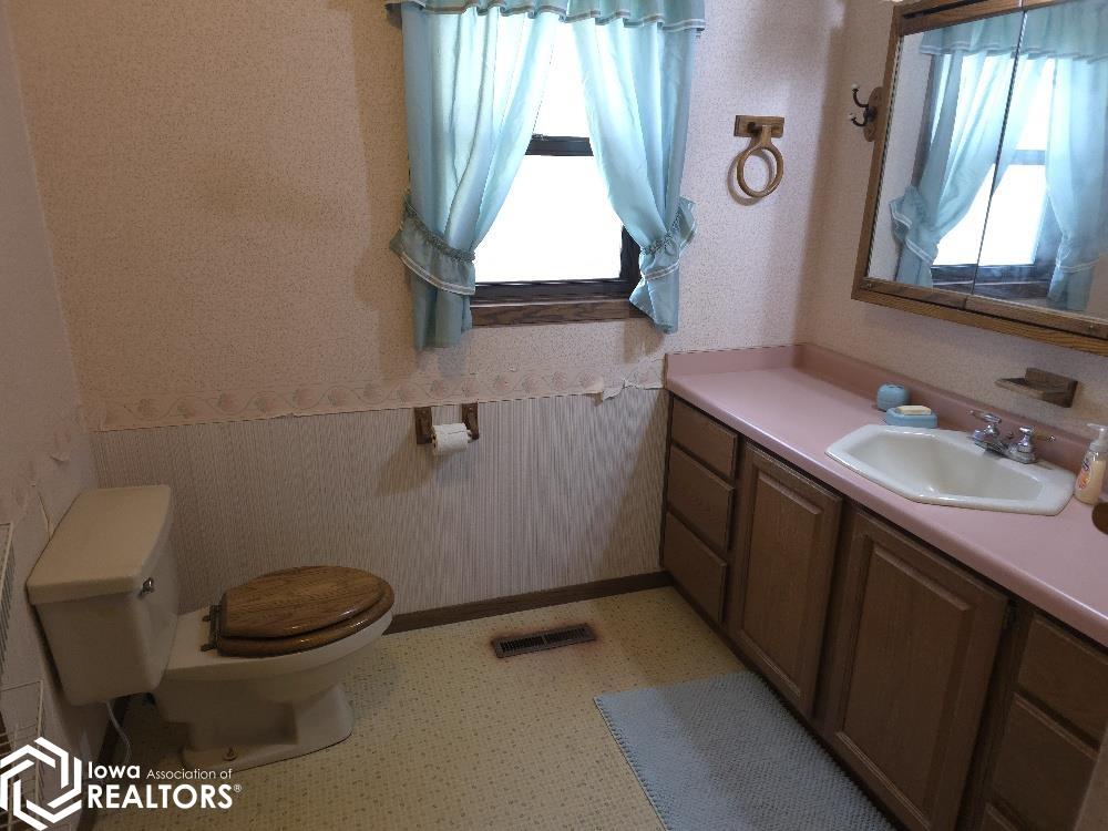 704 Lake Street, Blairsburg, Iowa image 20