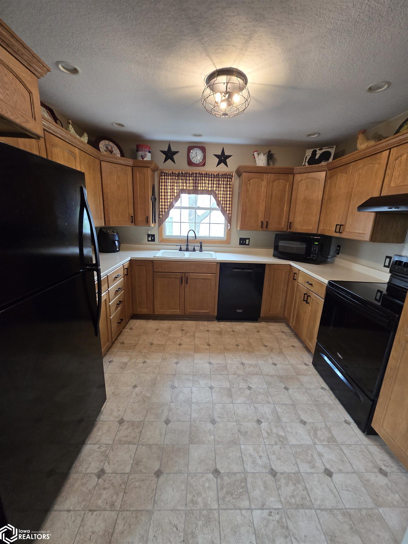 2020 Edgewood Drive, Webster City, Iowa image 9