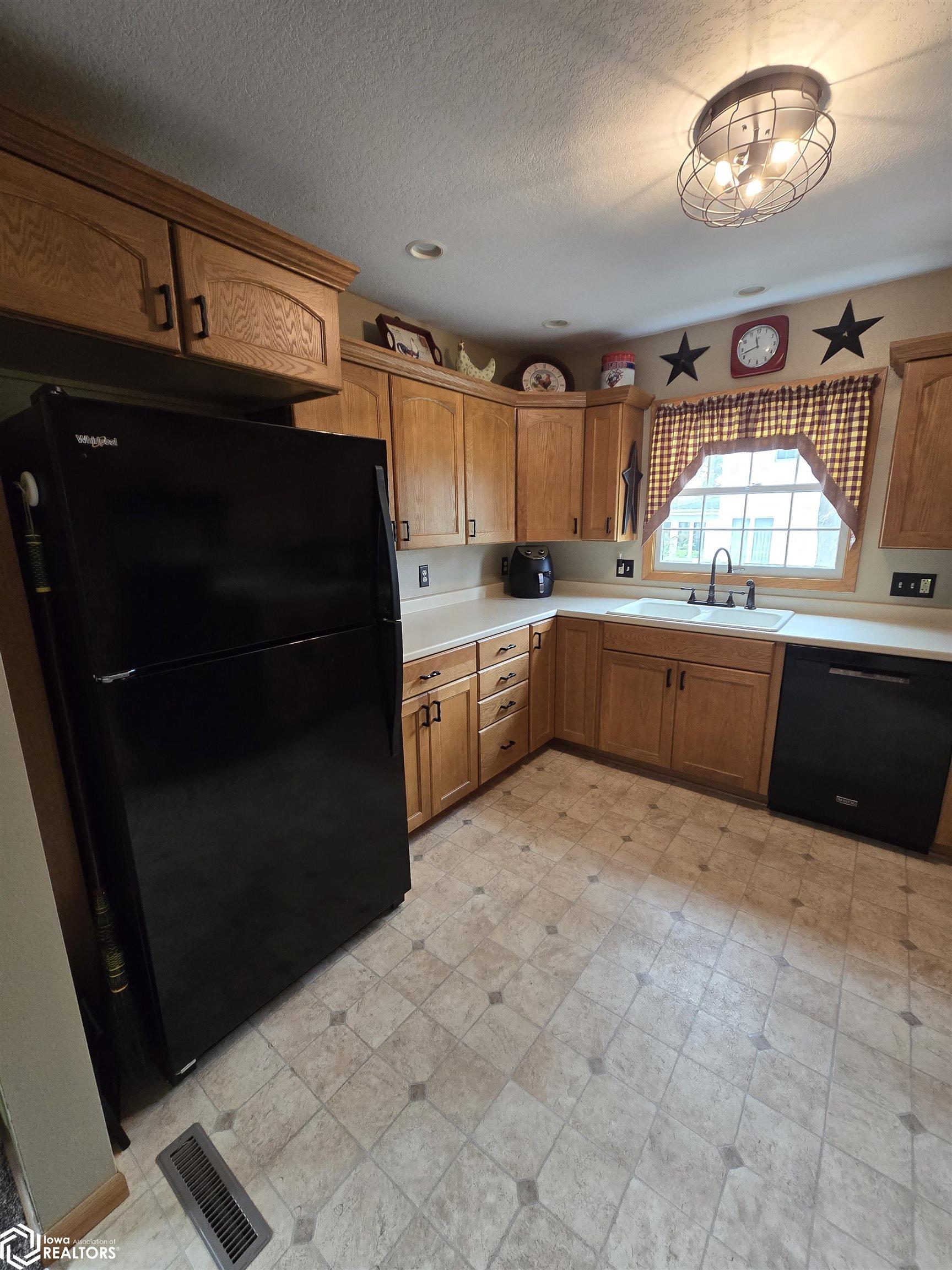 2020 Edgewood Drive, Webster City, Iowa image 10