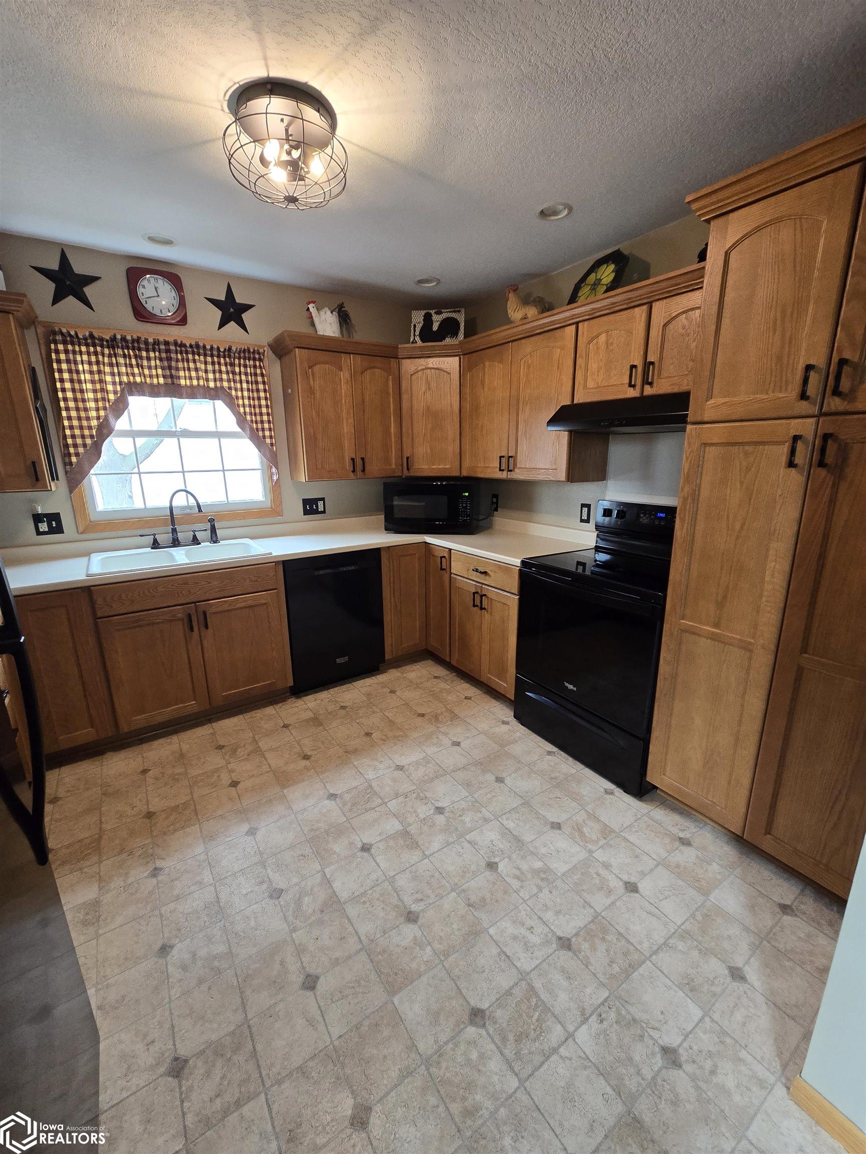 2020 Edgewood Drive, Webster City, Iowa image 11
