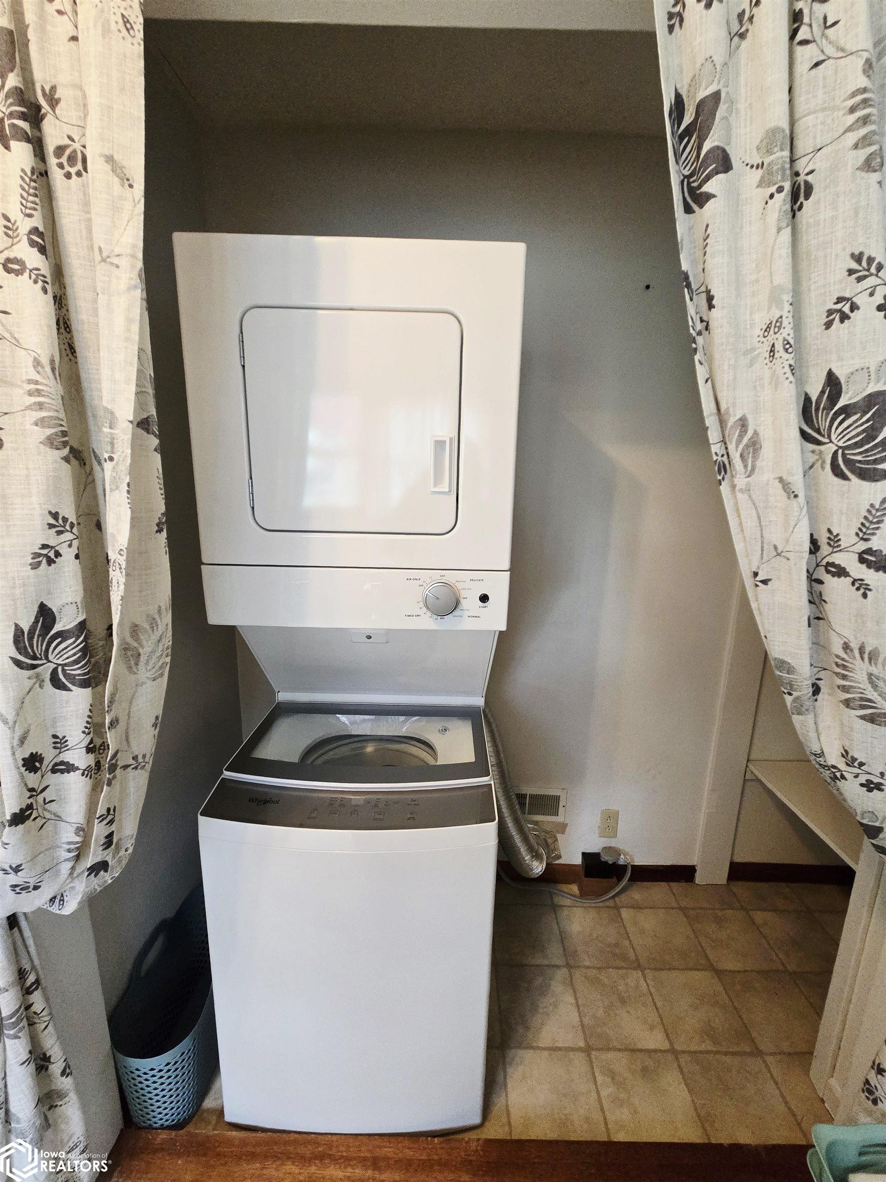 2020 Edgewood Drive, Webster City, Iowa image 17