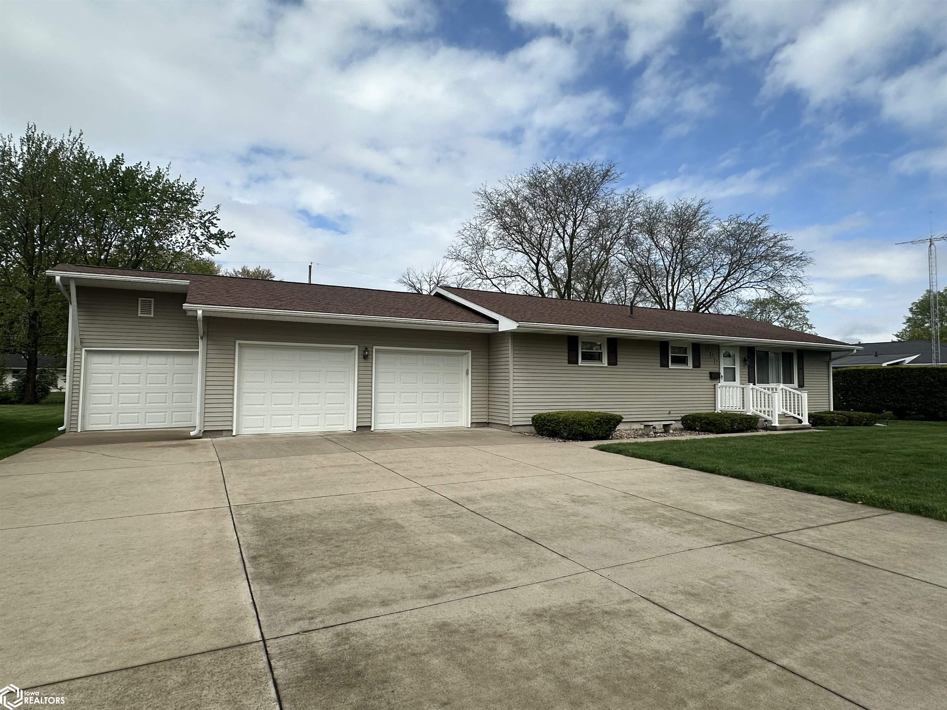 325 S 6th Street, Wapello, Iowa image 2
