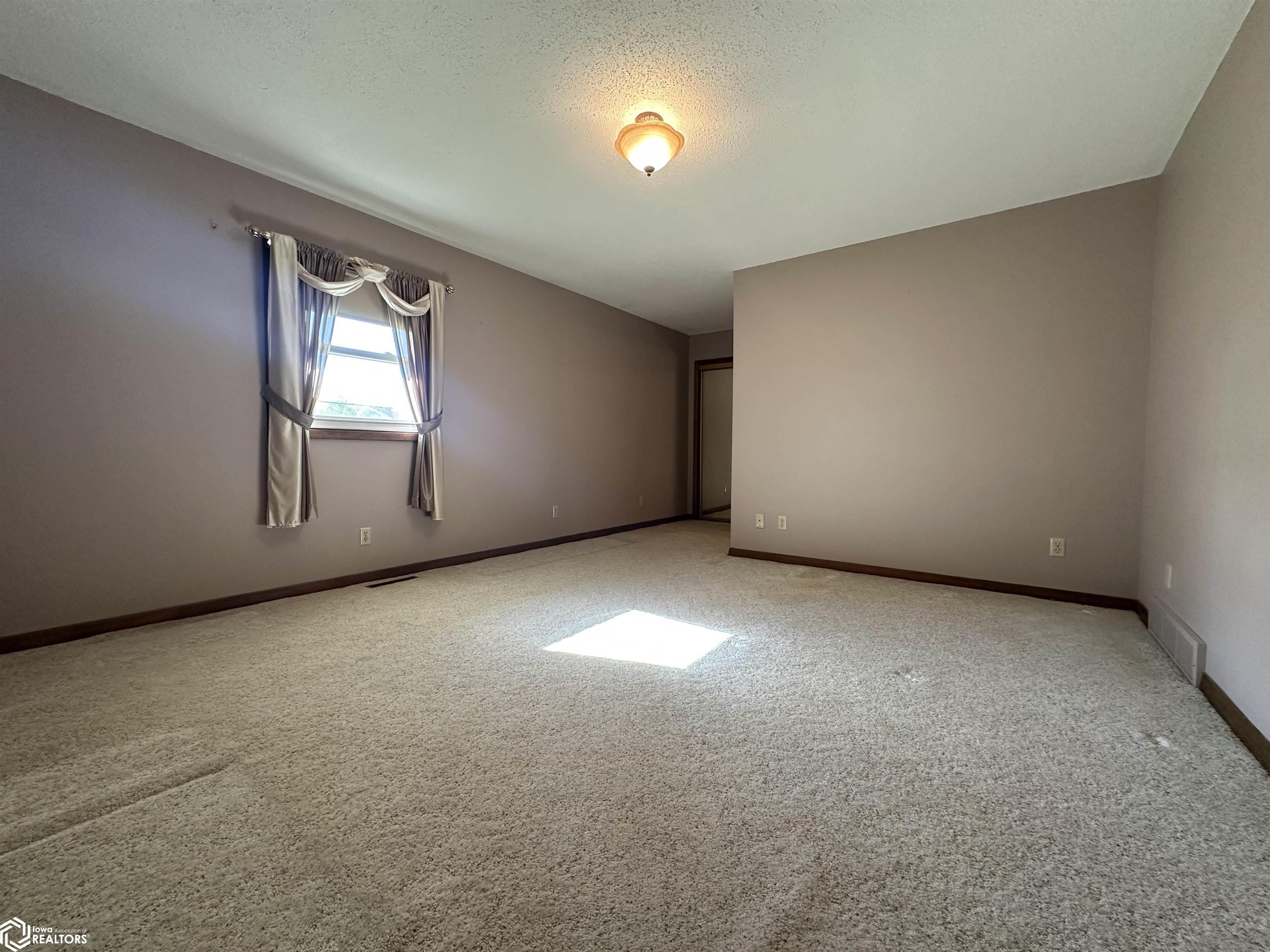 325 S 6th Street, Wapello, Iowa image 11
