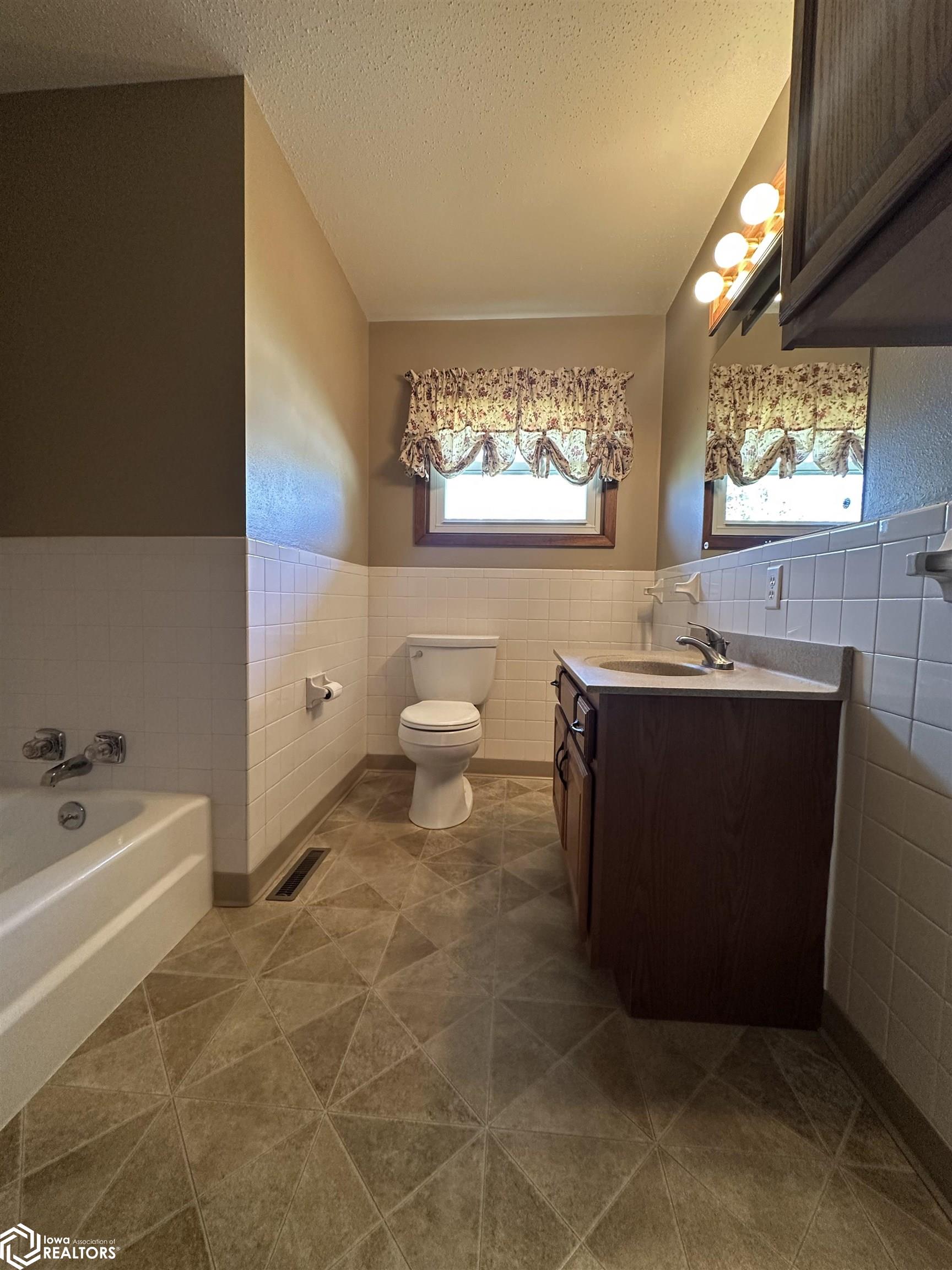 325 S 6th Street, Wapello, Iowa image 15