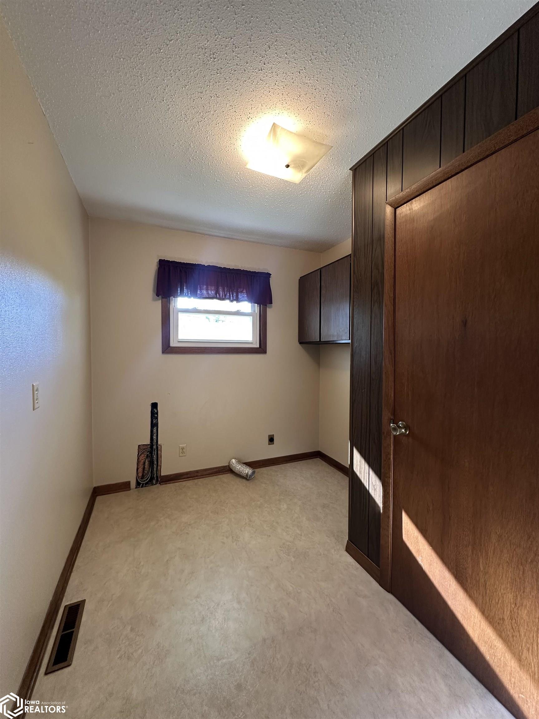 325 S 6th Street, Wapello, Iowa image 16