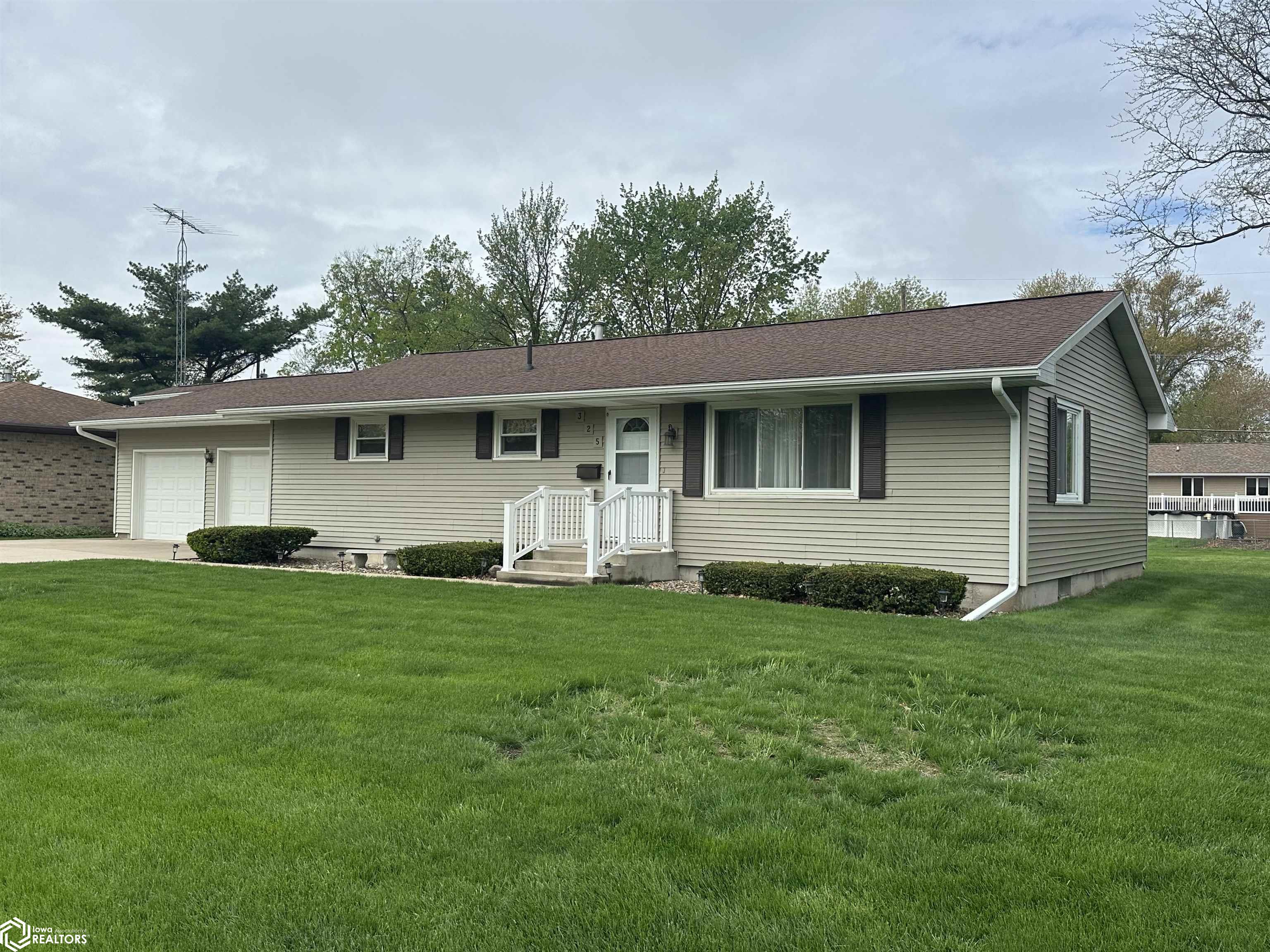325 S 6th Street, Wapello, Iowa image 3
