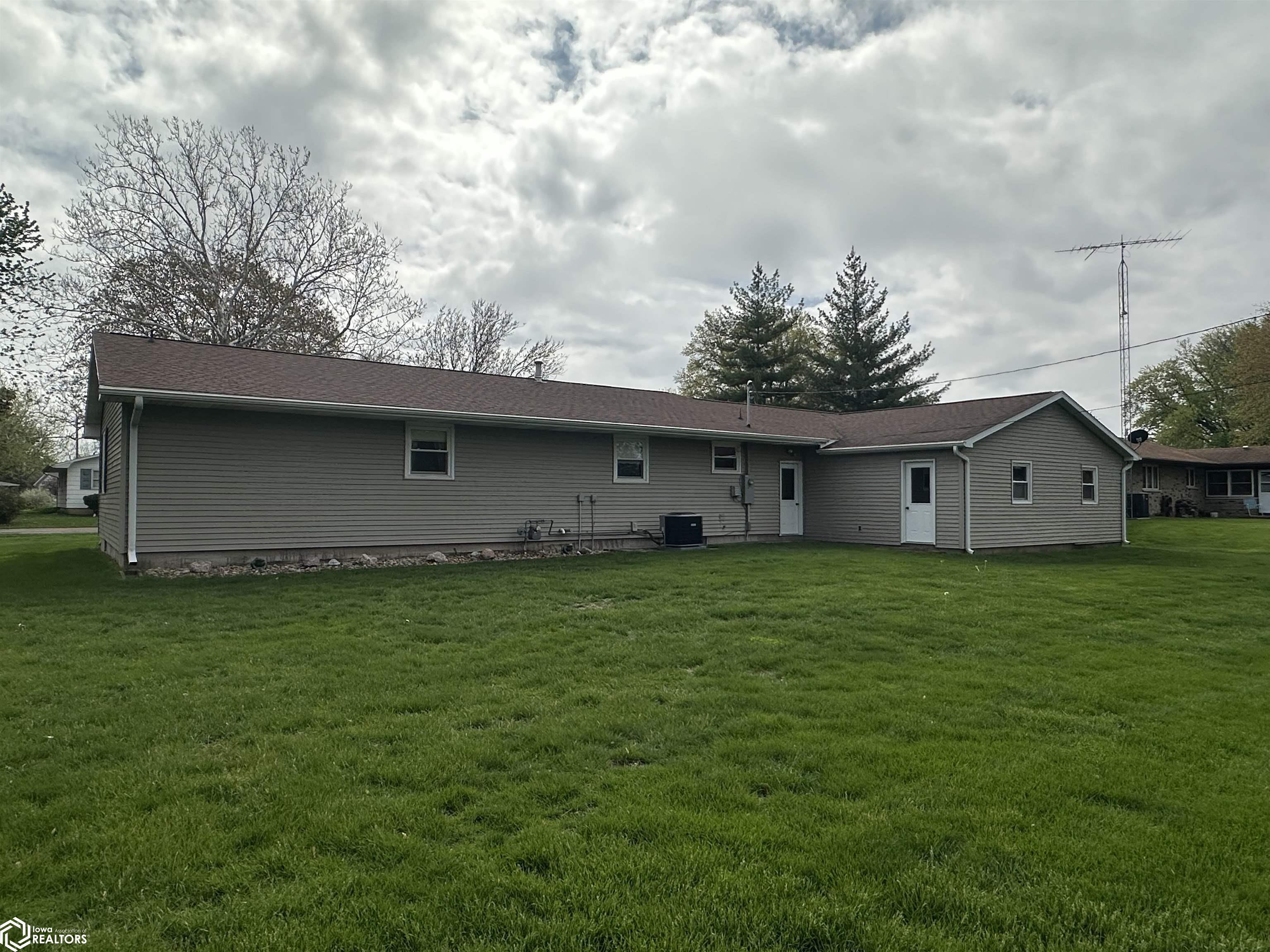325 S 6th Street, Wapello, Iowa image 5