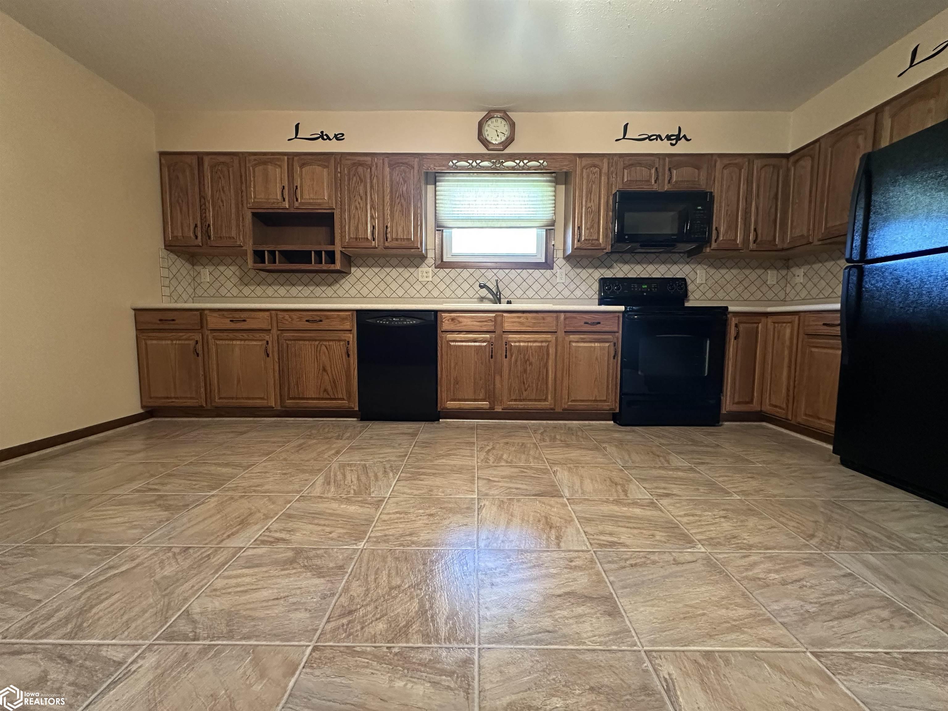 325 S 6th Street, Wapello, Iowa image 6