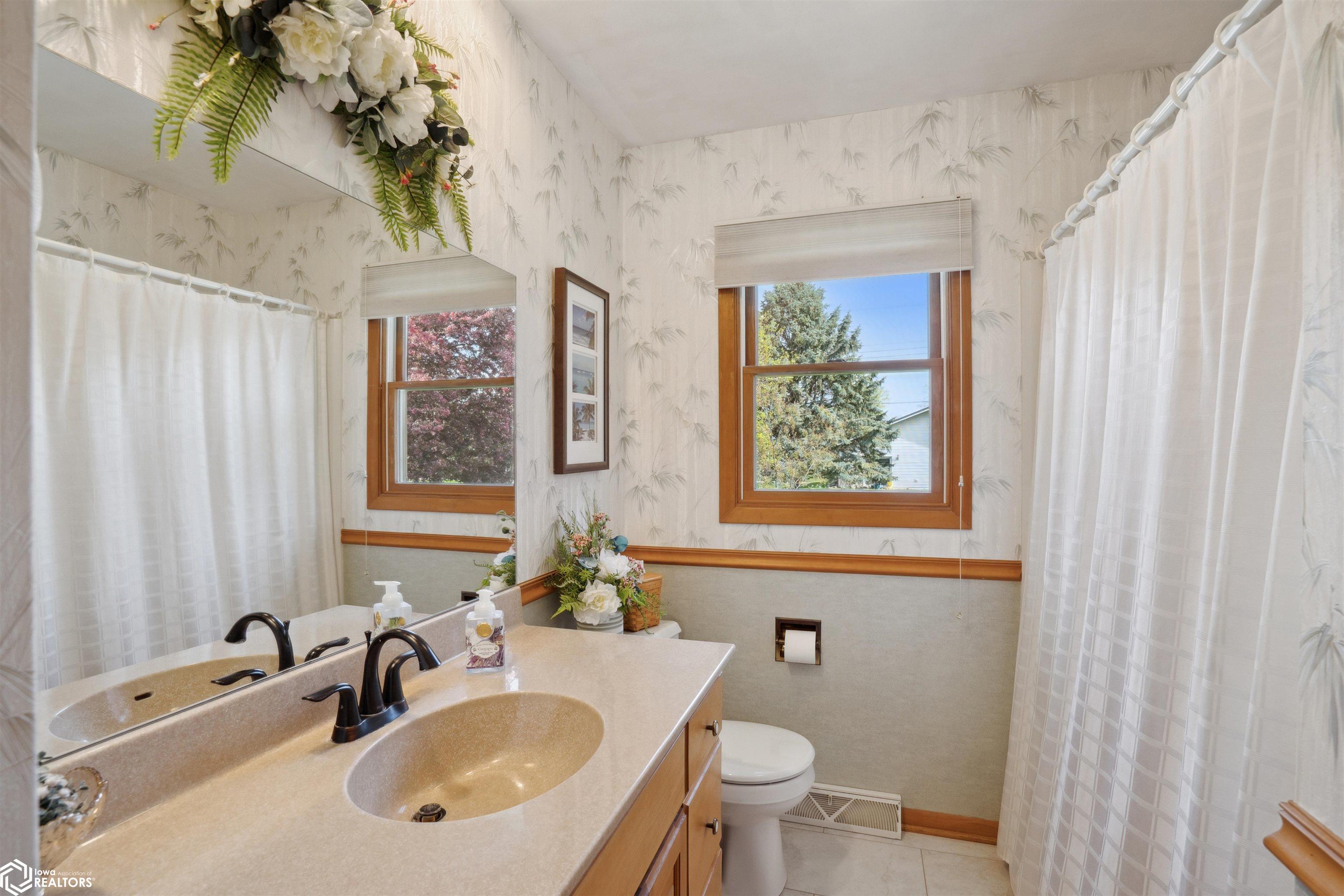 1711 10th Avenue Place, Grinnell, Iowa image 12