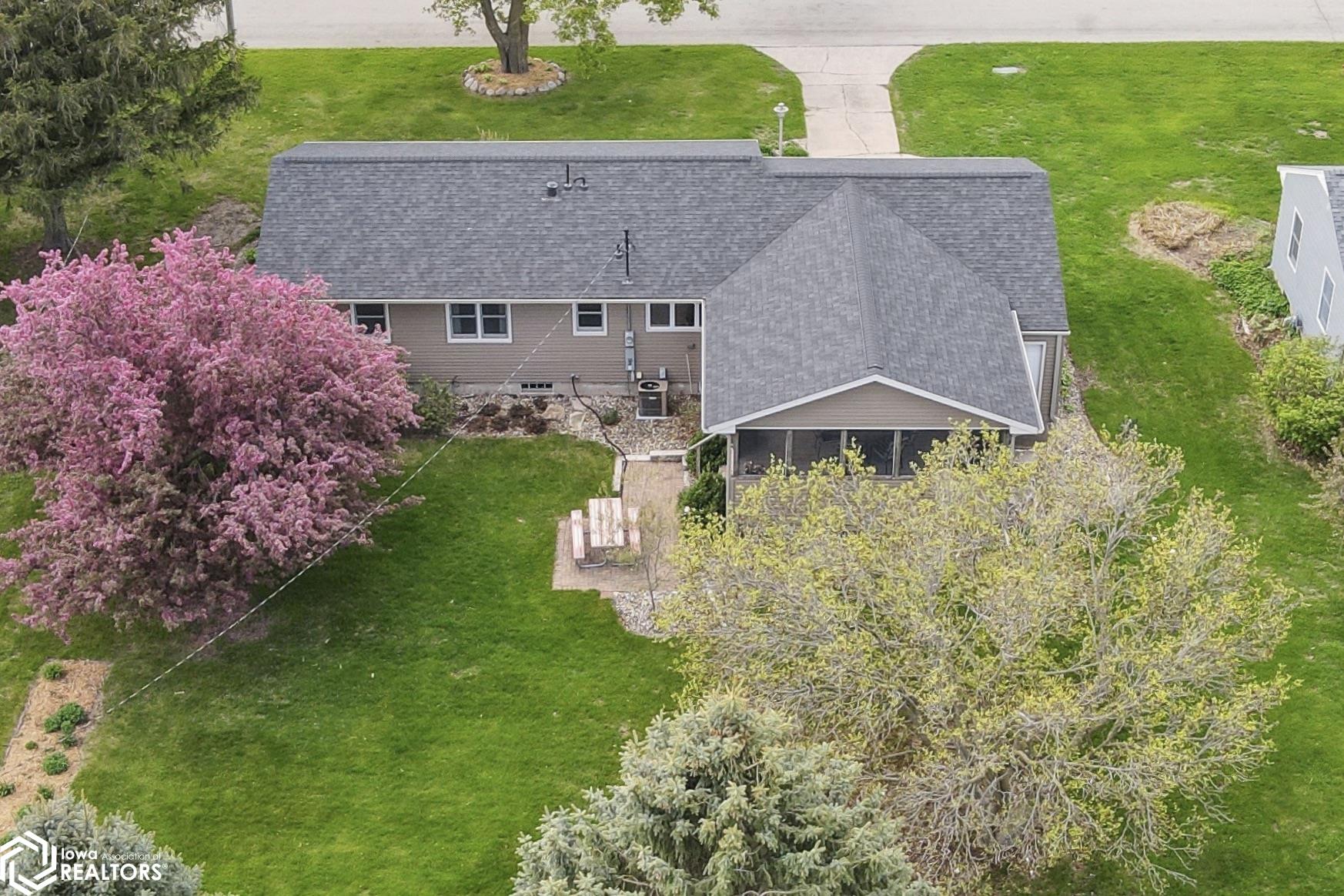 1711 10th Avenue Place, Grinnell, Iowa image 3