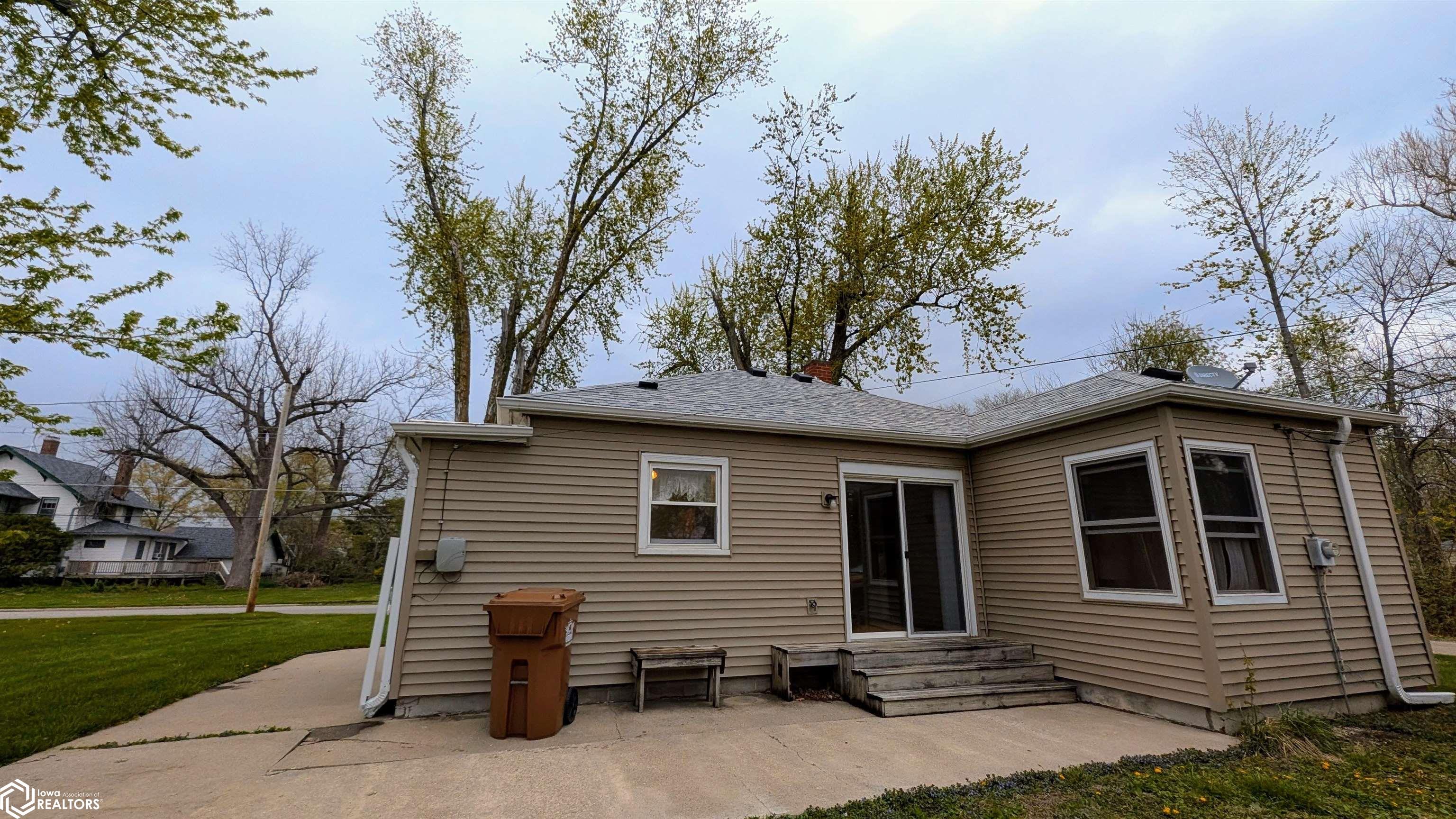 1412 10th Avenue, Grinnell, Iowa image 3