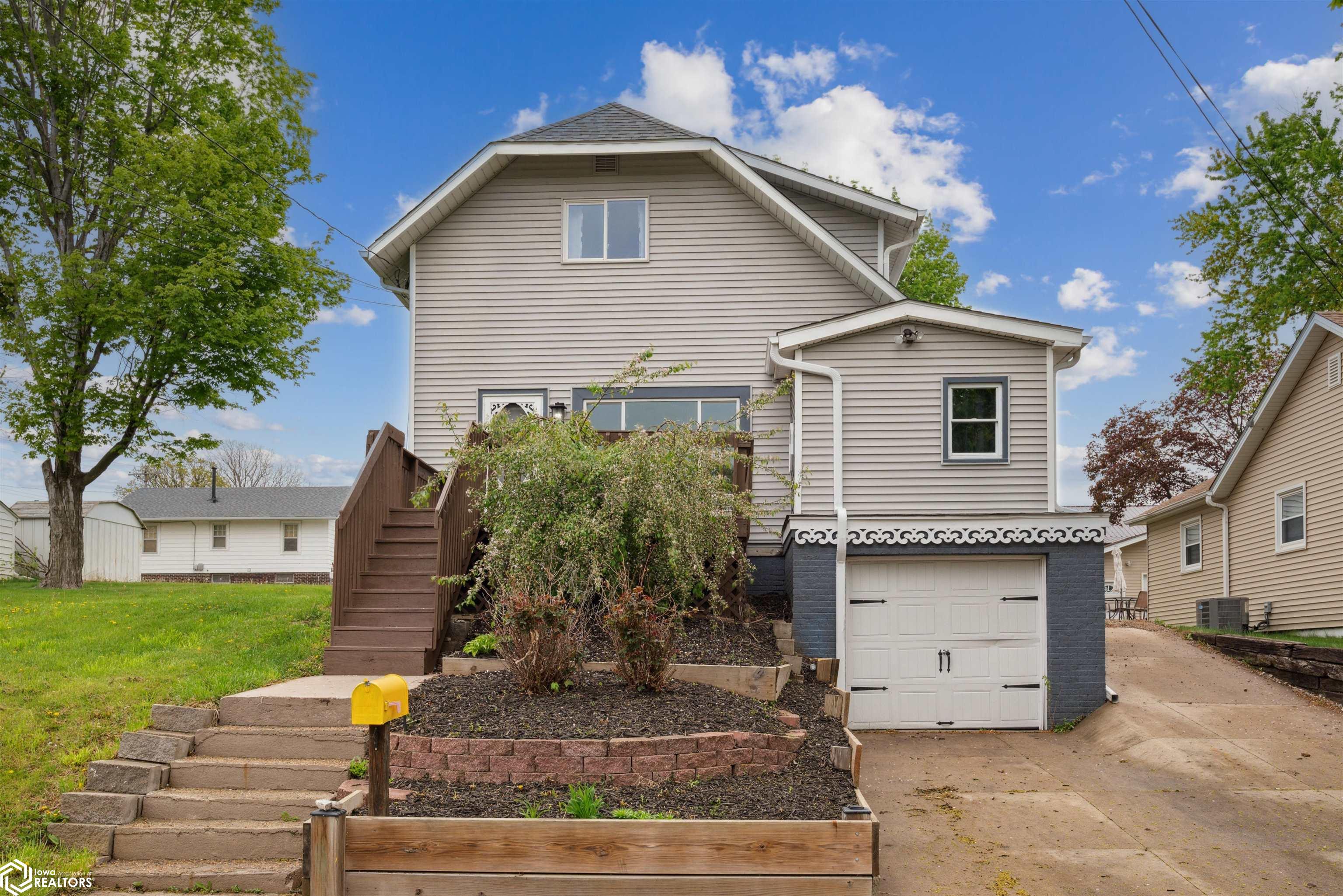 330 E 13th Street, Newton, Iowa image 1