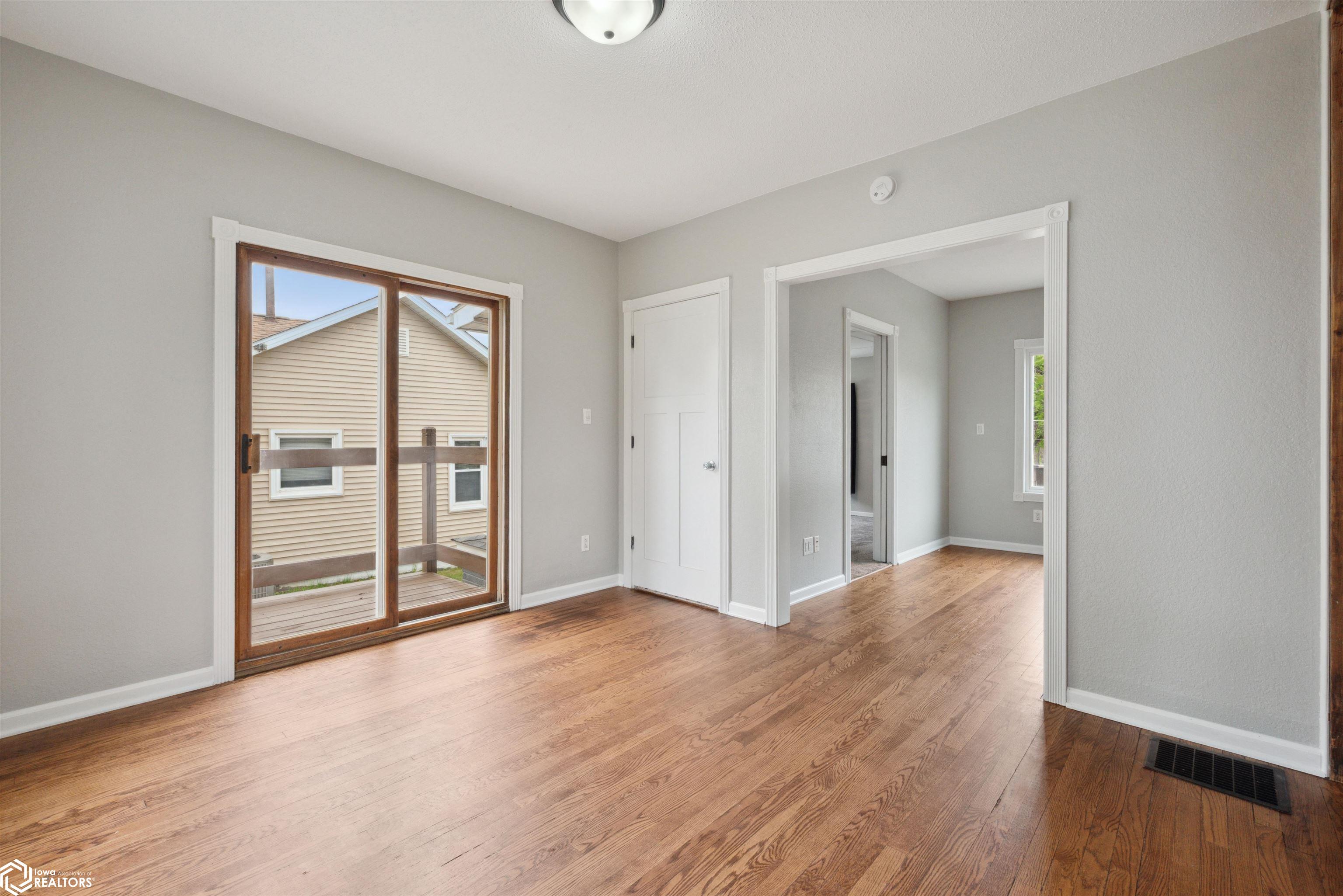 330 E 13th Street, Newton, Iowa image 11