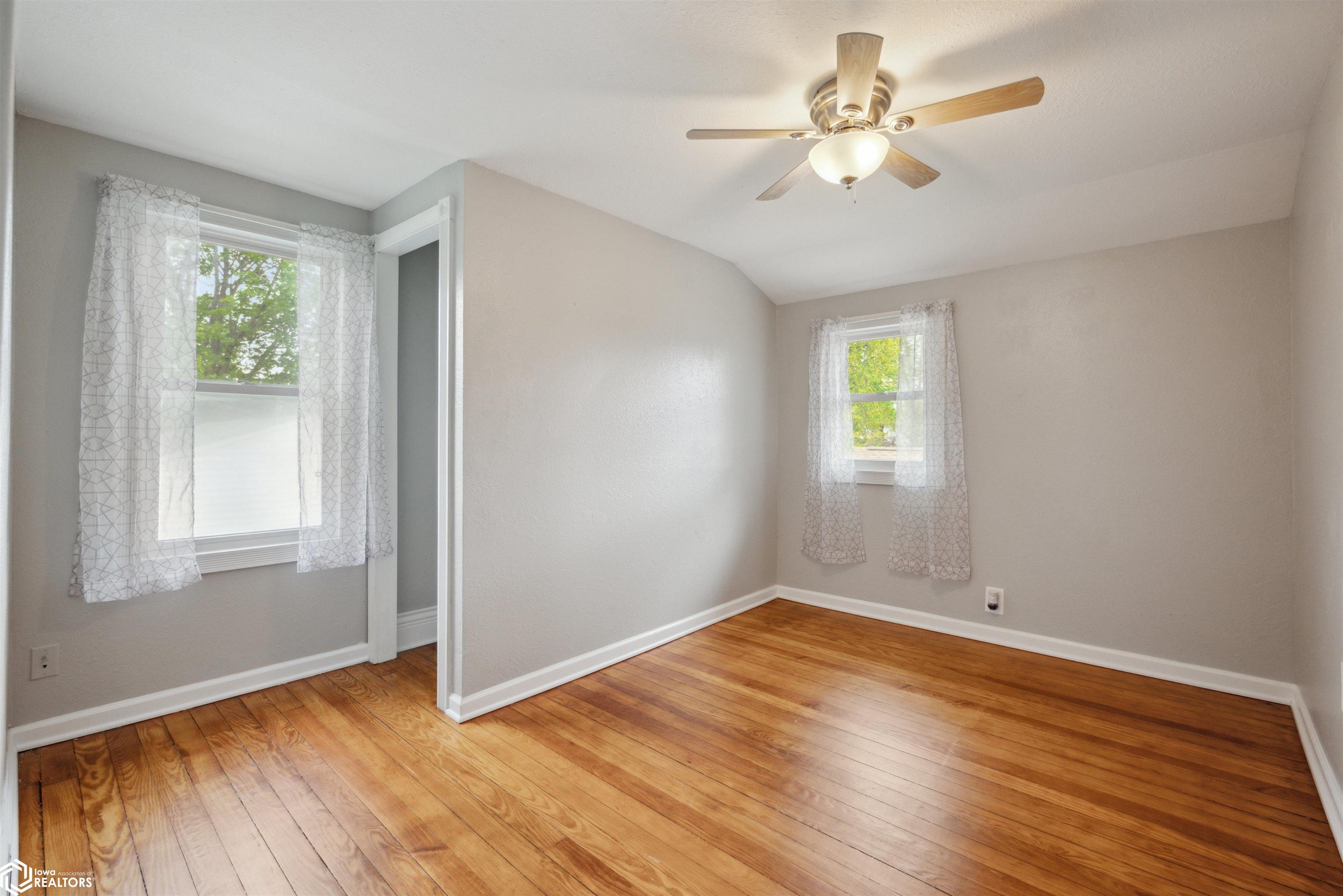 330 E 13th Street, Newton, Iowa image 20