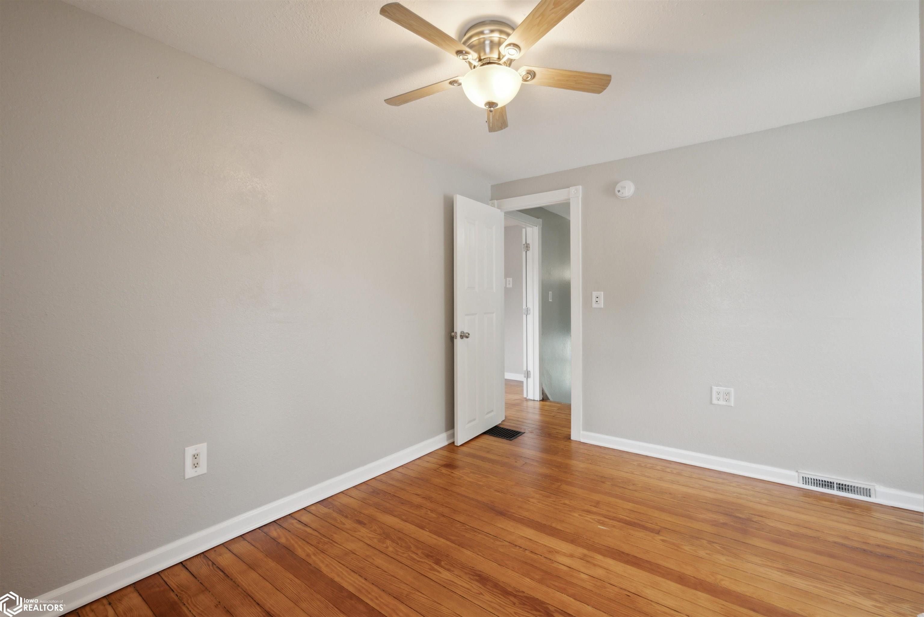 330 E 13th Street, Newton, Iowa image 21