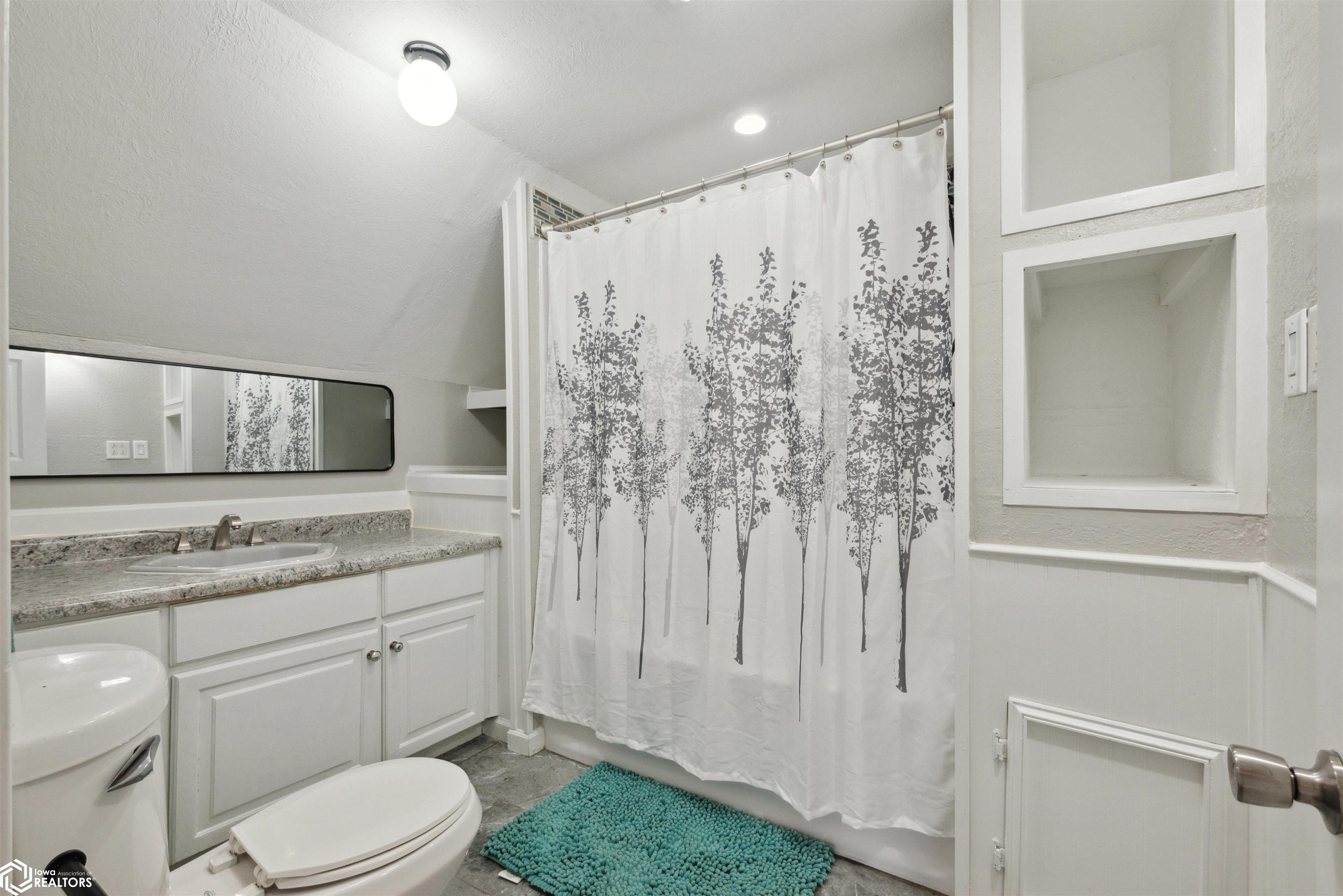 330 E 13th Street, Newton, Iowa image 22