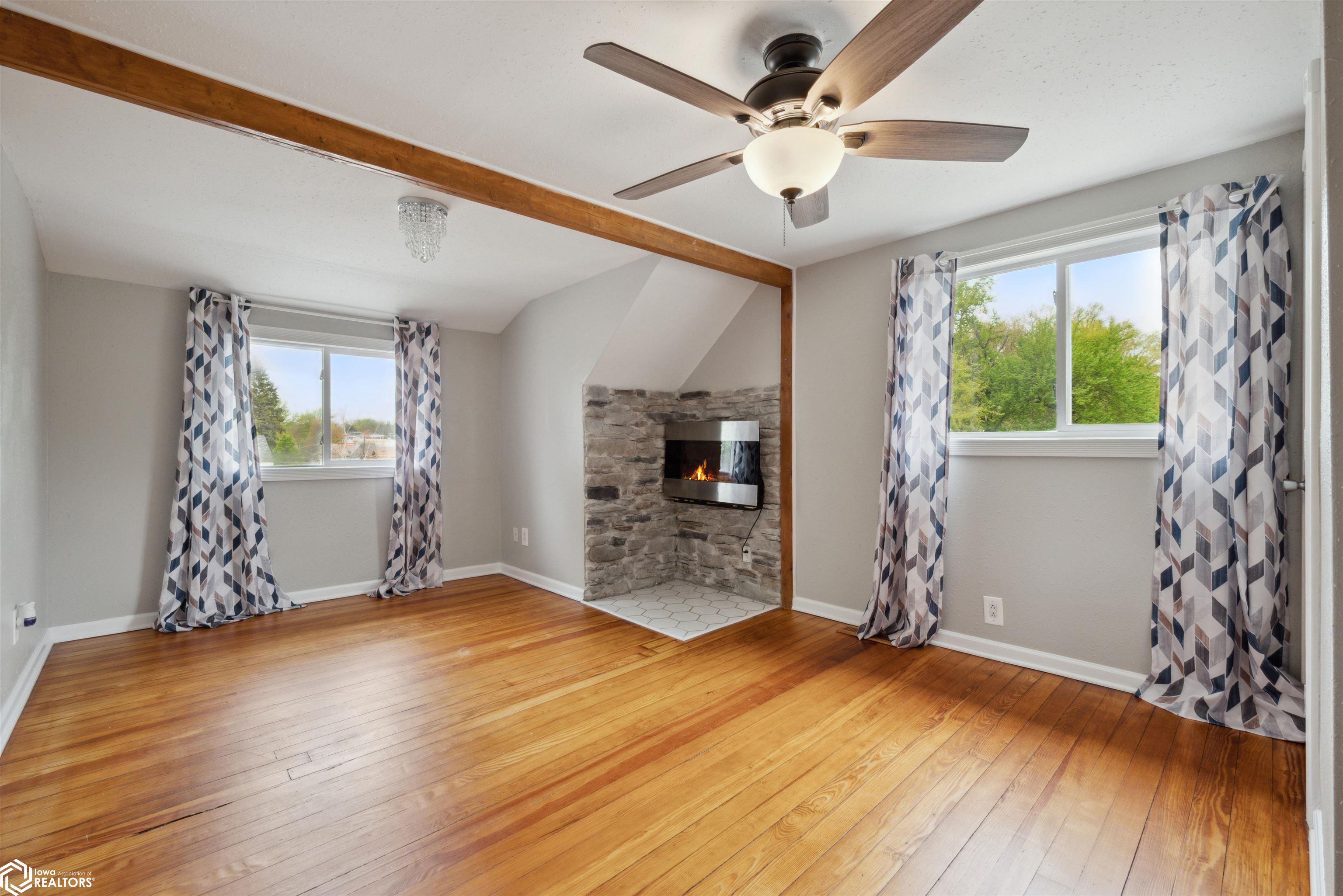 330 E 13th Street, Newton, Iowa image 24