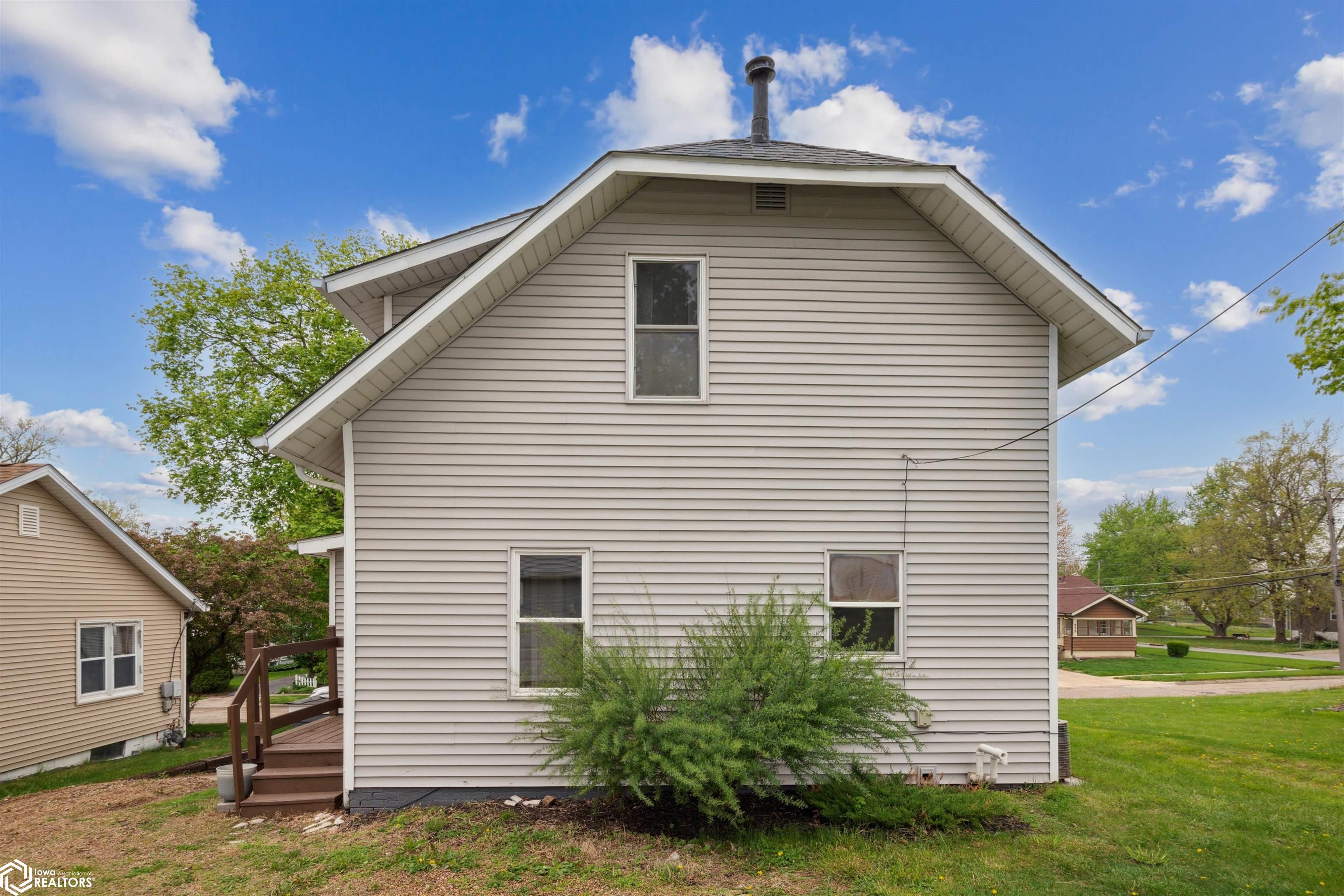 330 E 13th Street, Newton, Iowa image 30