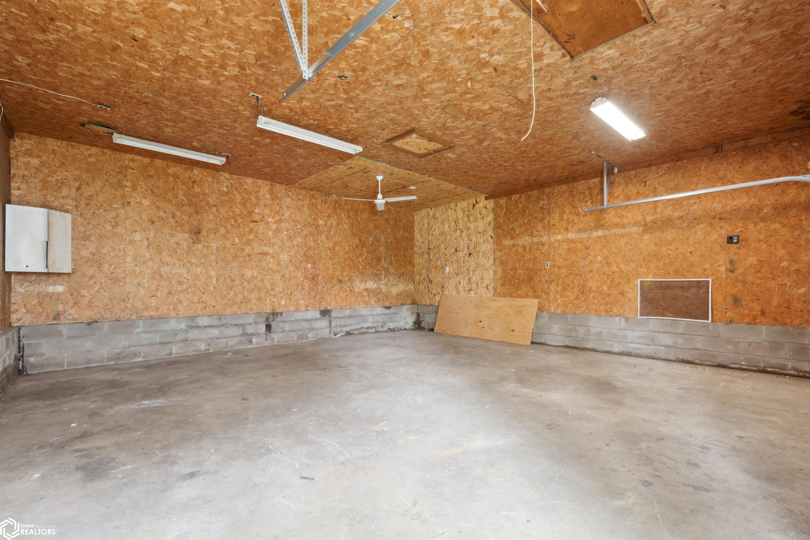 330 E 13th Street, Newton, Iowa image 34