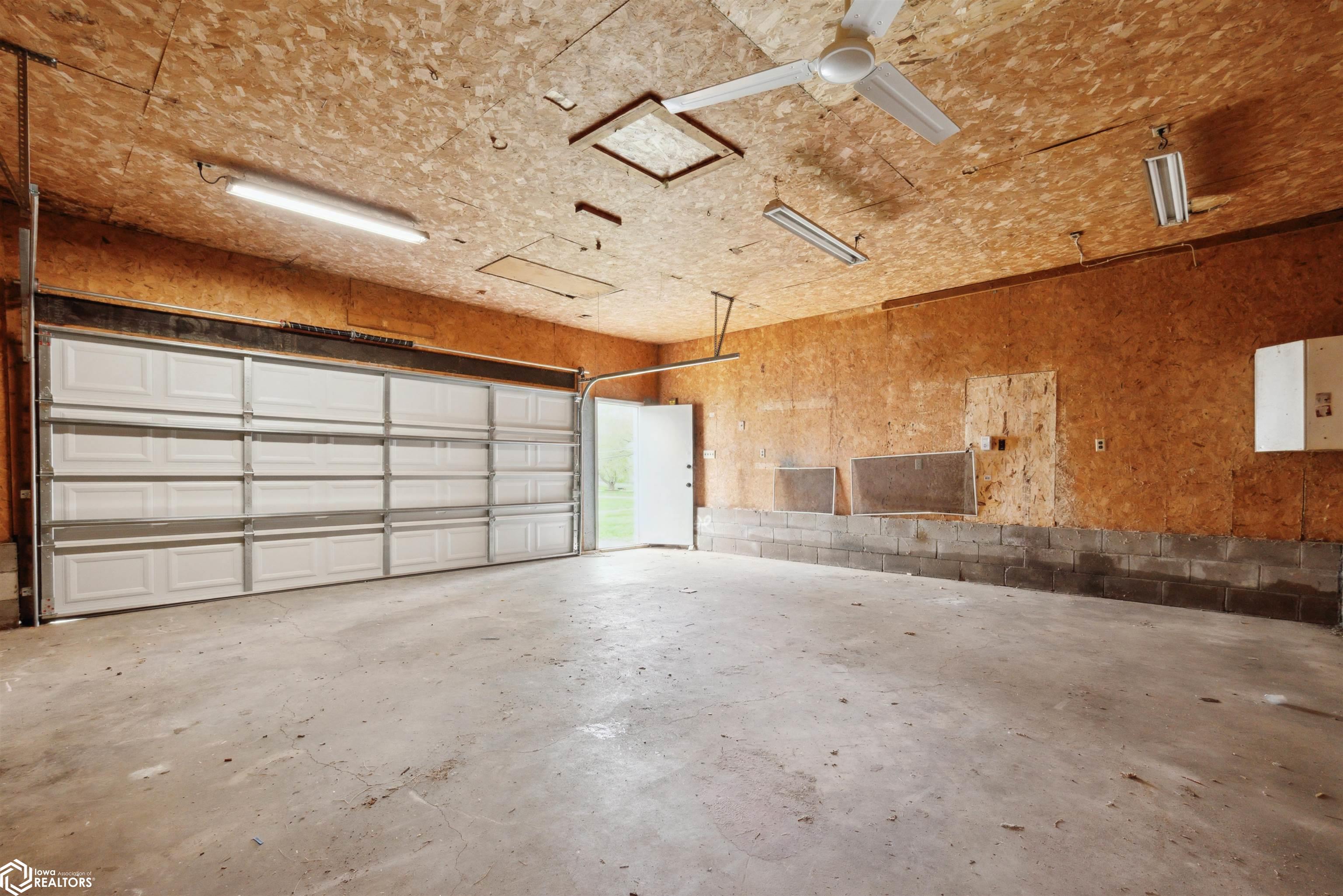 330 E 13th Street, Newton, Iowa image 35