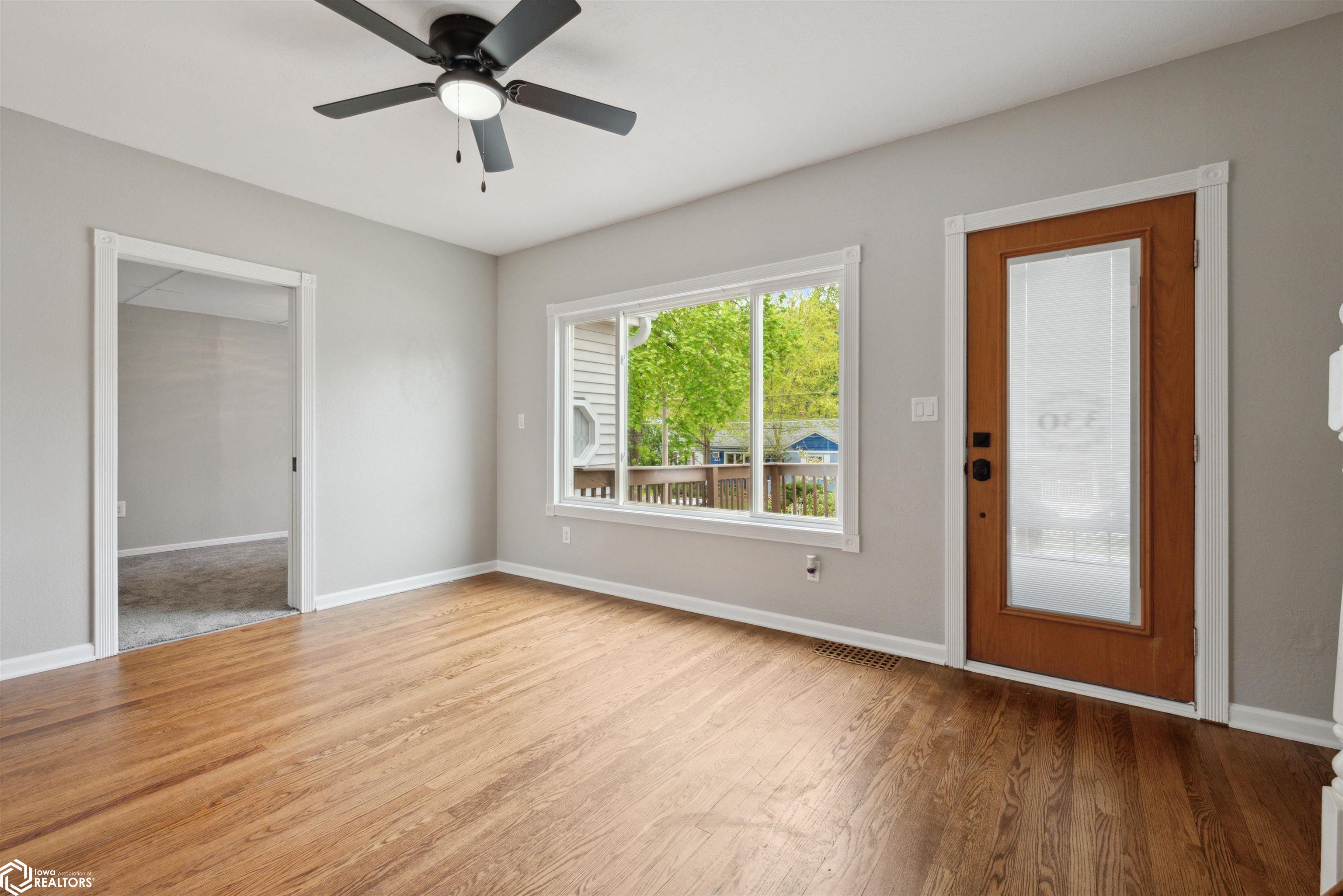 330 E 13th Street, Newton, Iowa image 8