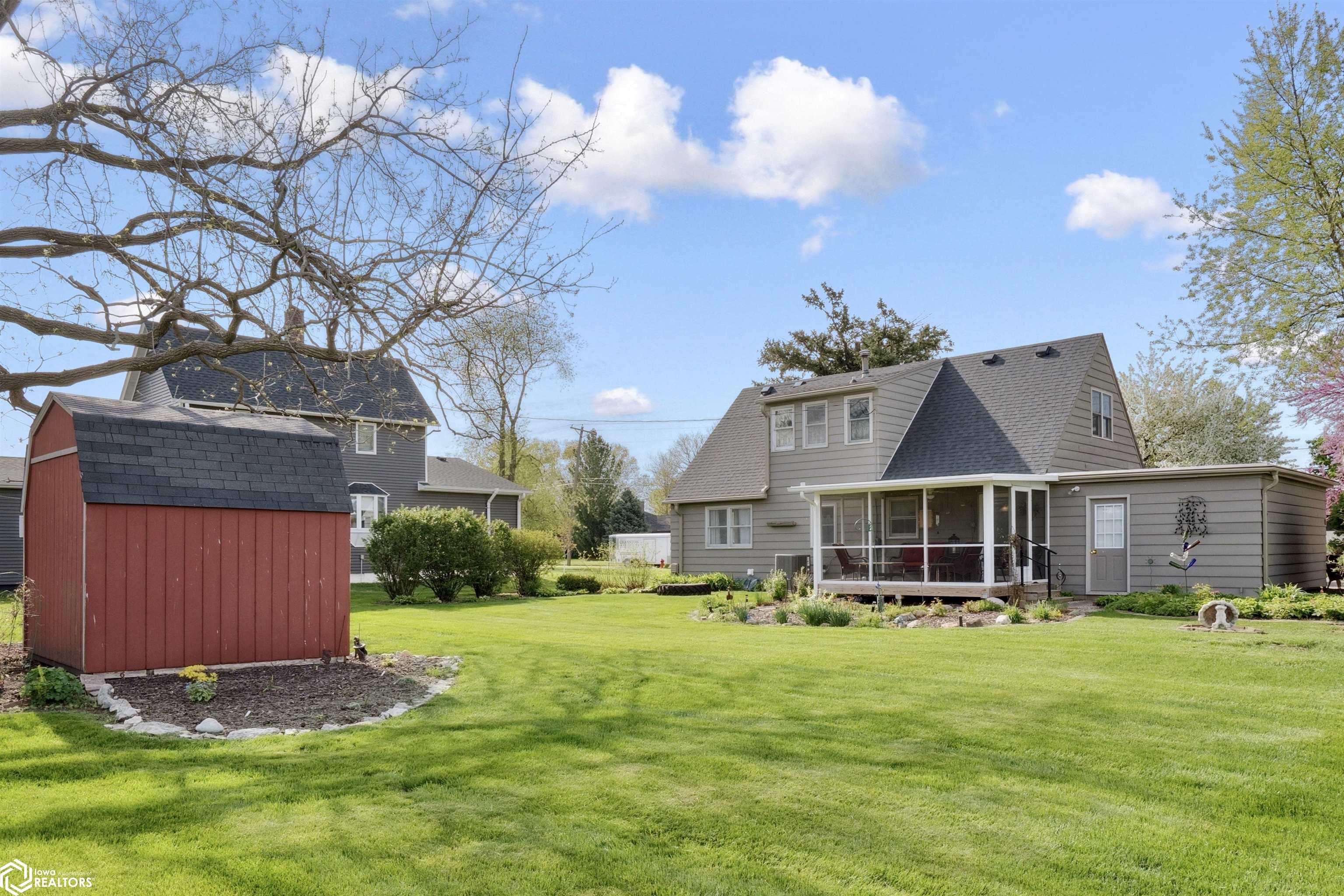1717 10th Avenue, Grinnell, Iowa image 3
