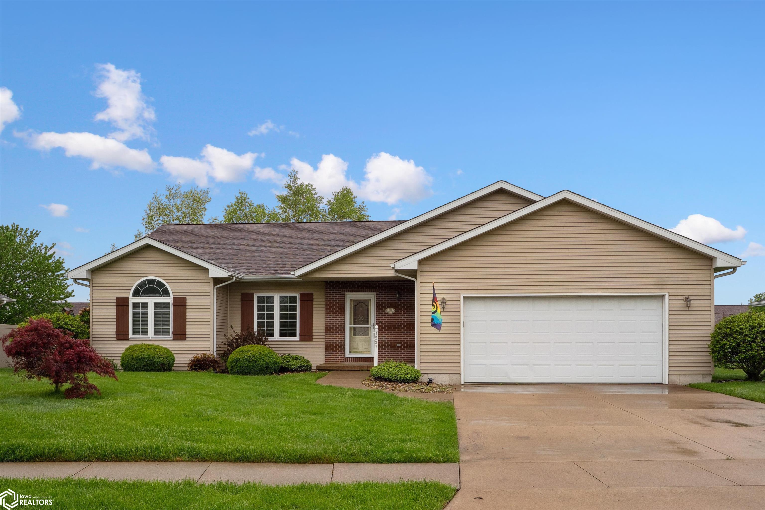 1527 Winchester Dr, Burlington, Iowa image 1