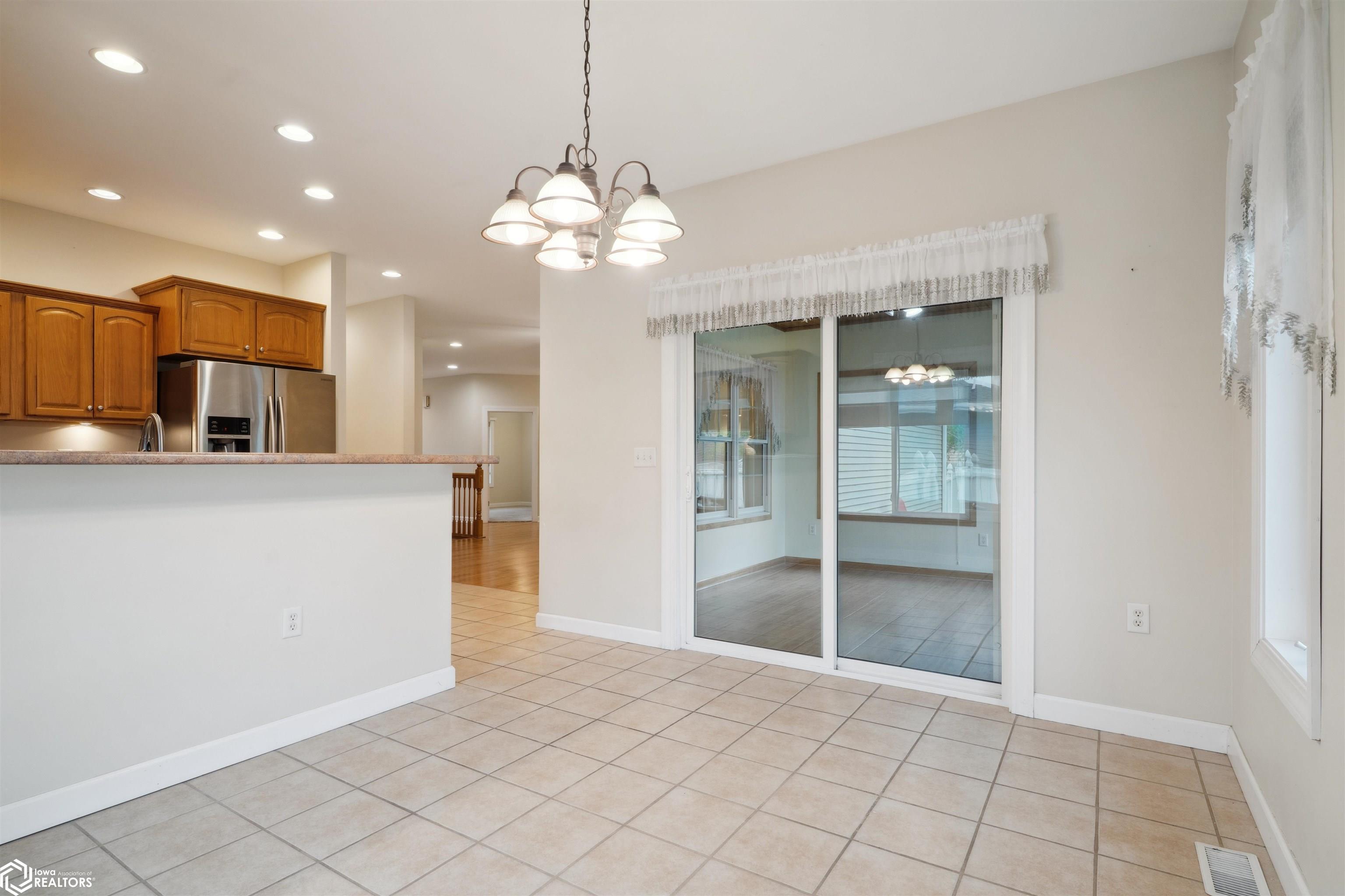 1527 Winchester Dr, Burlington, Iowa image 11