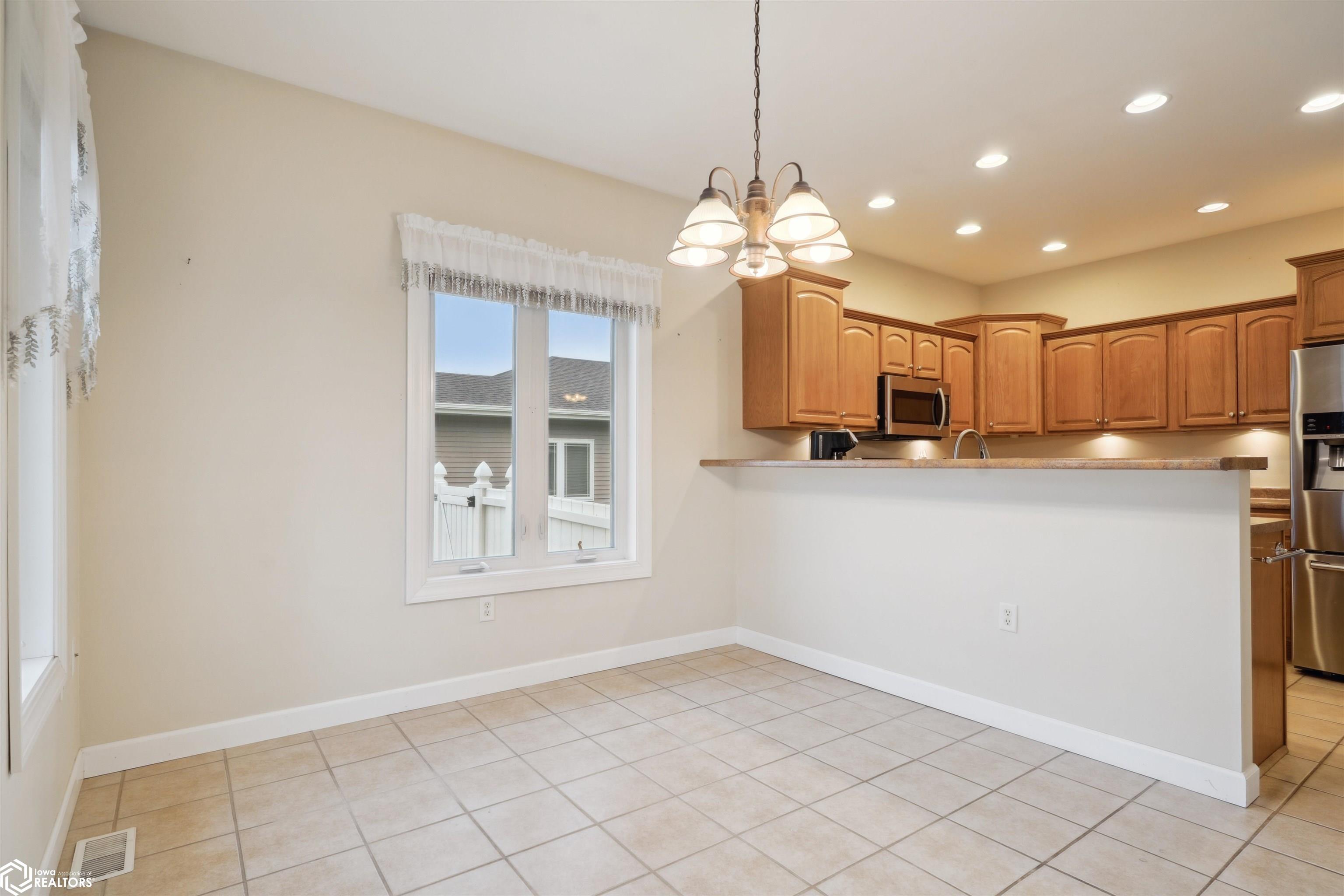 1527 Winchester Dr, Burlington, Iowa image 12