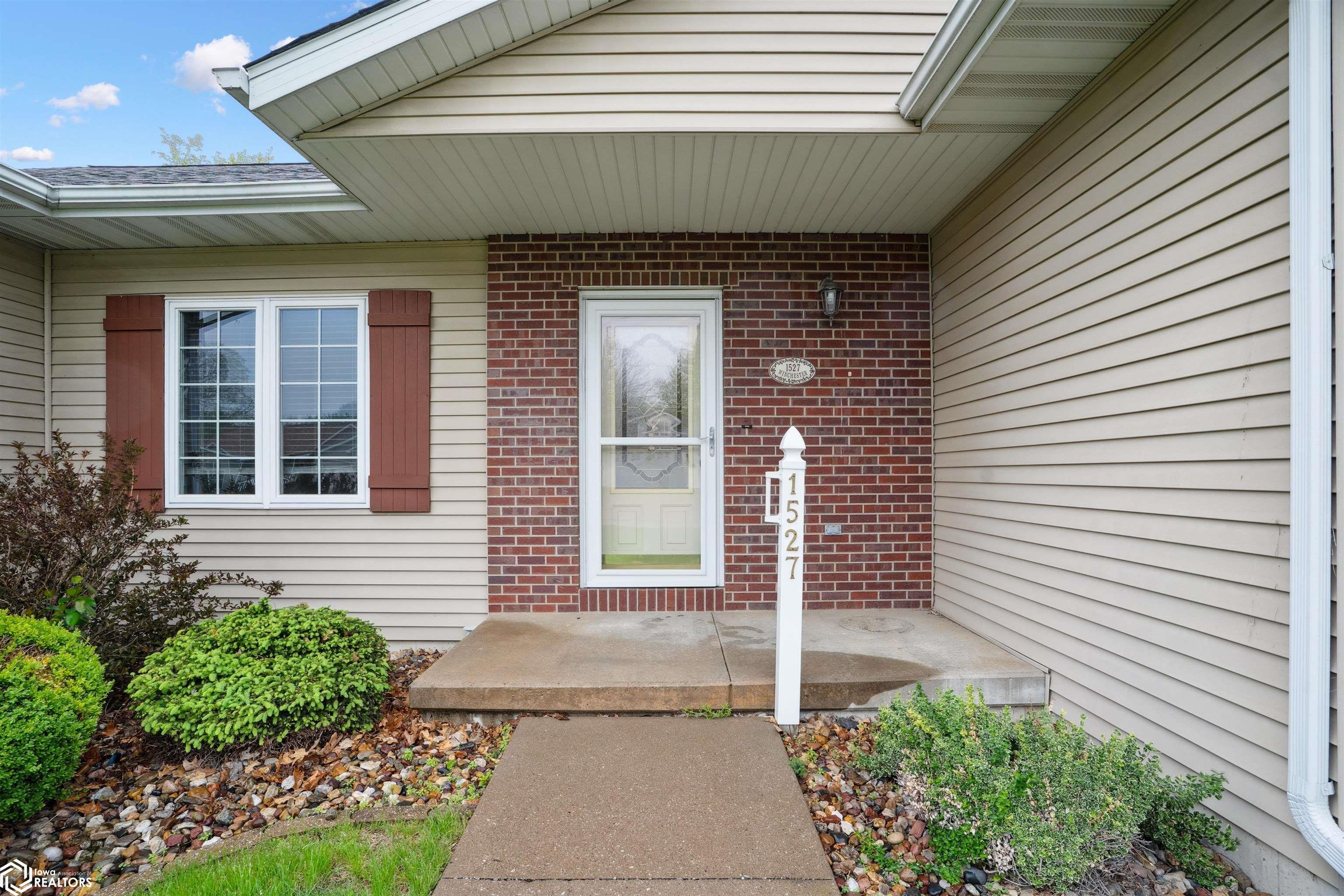 1527 Winchester Dr, Burlington, Iowa image 3