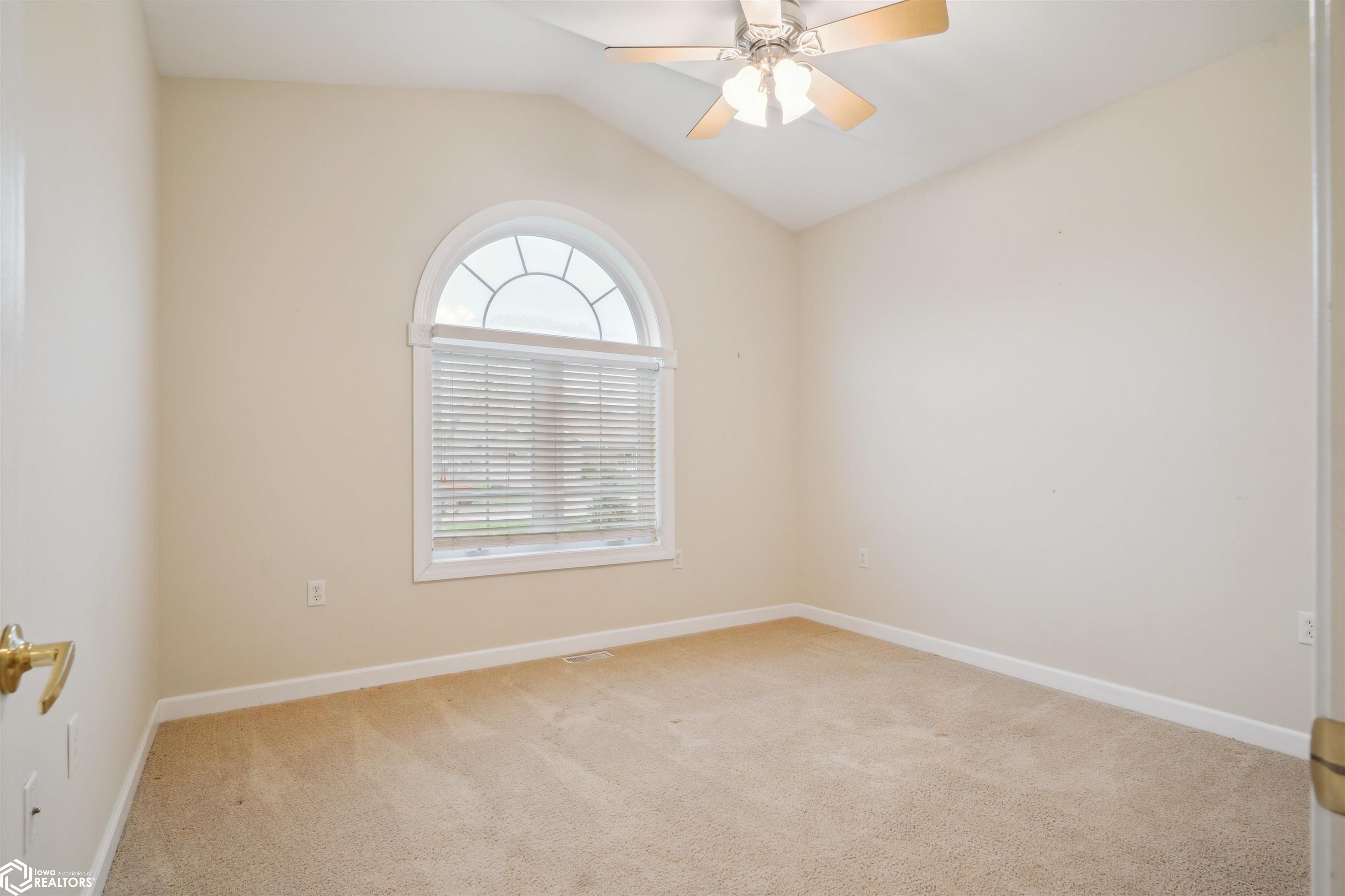 1527 Winchester Dr, Burlington, Iowa image 21