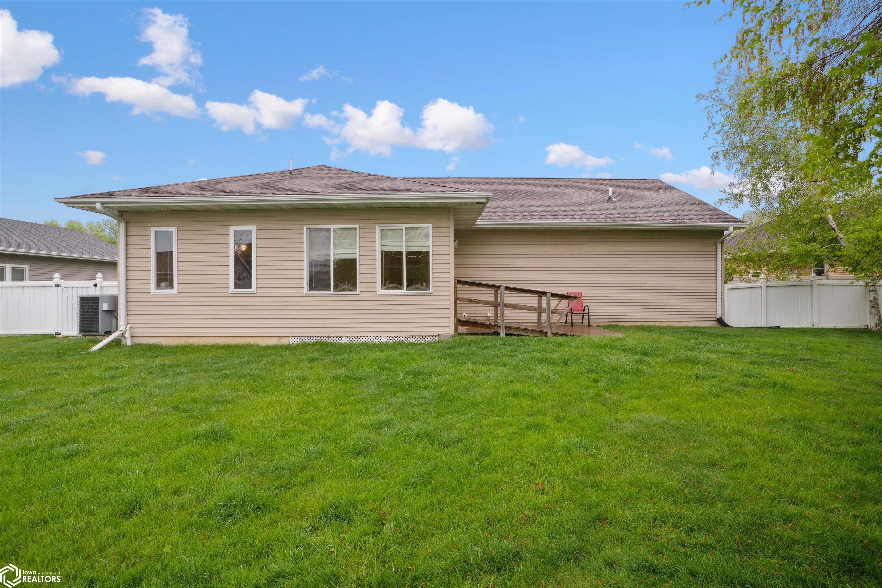 1527 Winchester Dr, Burlington, Iowa image 32