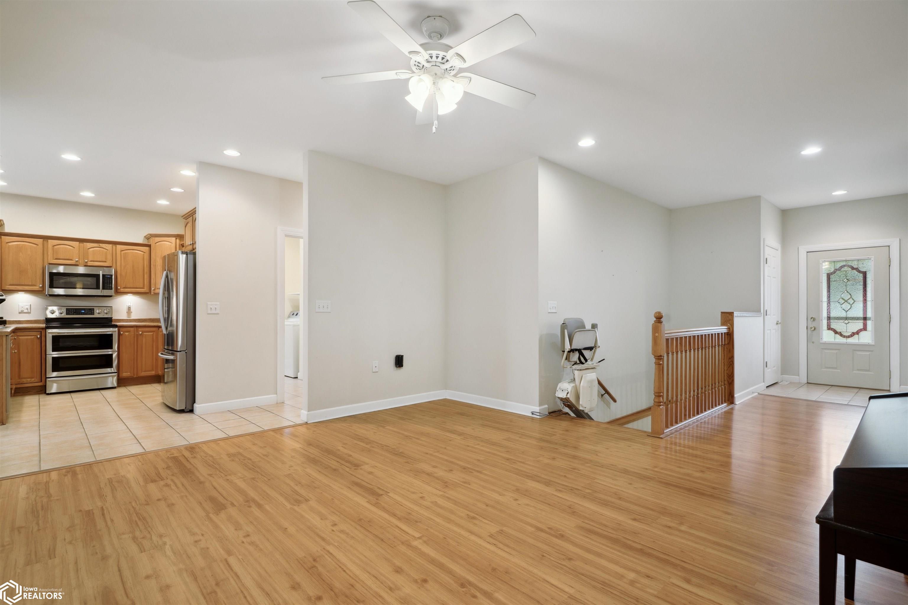 1527 Winchester Dr, Burlington, Iowa image 6