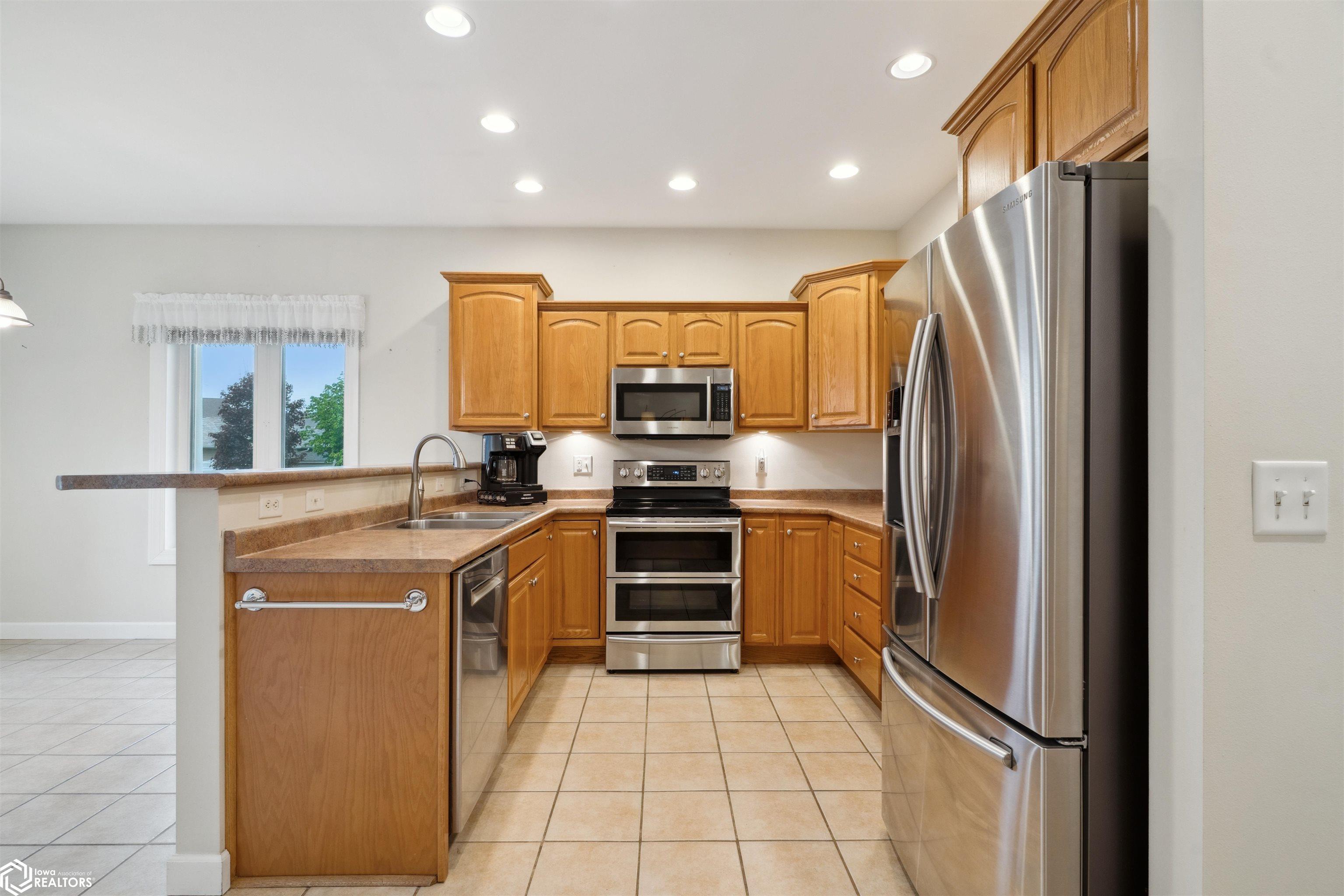 1527 Winchester Dr, Burlington, Iowa image 8