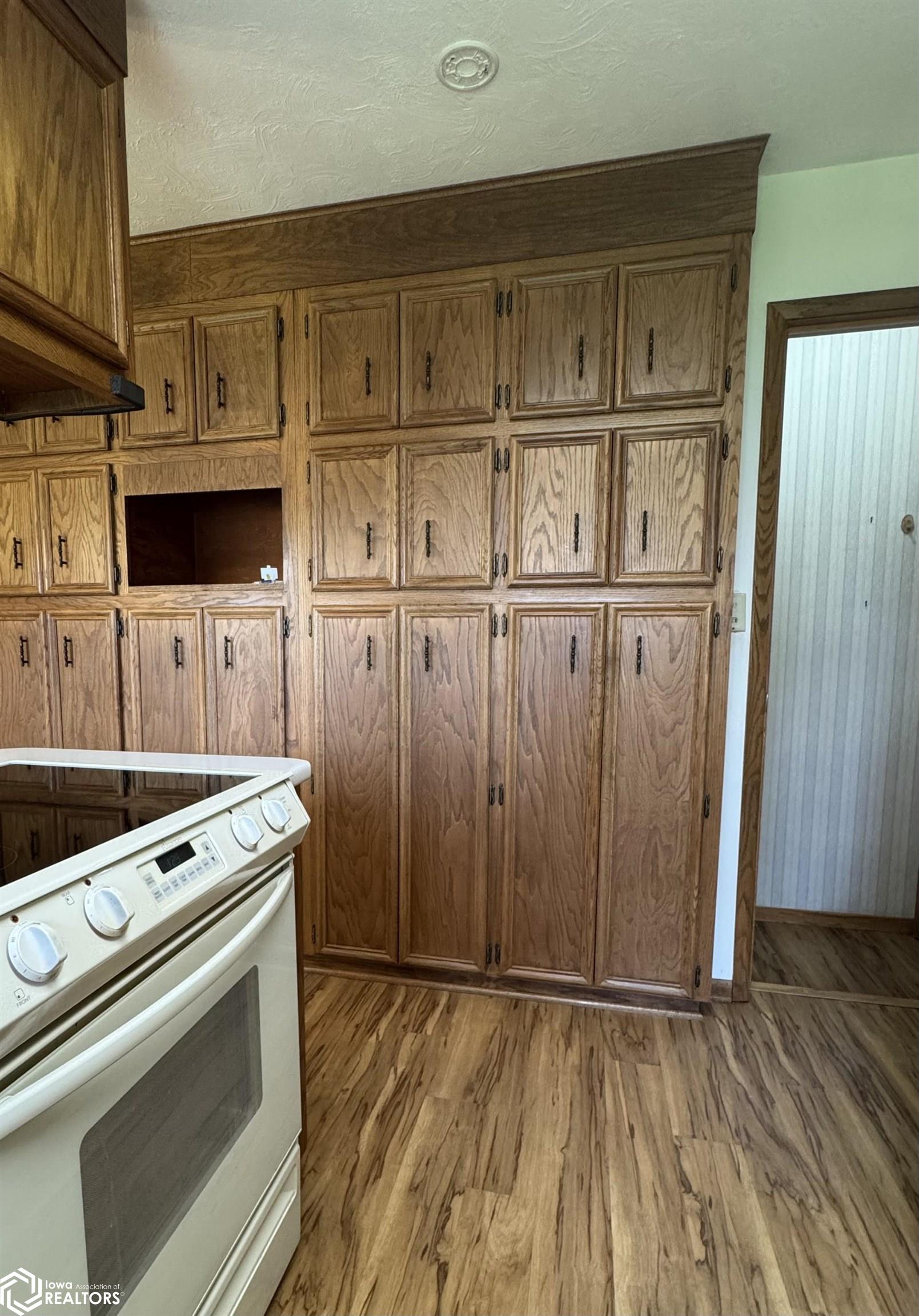 402 E Buckeye, Creston, Iowa image 12