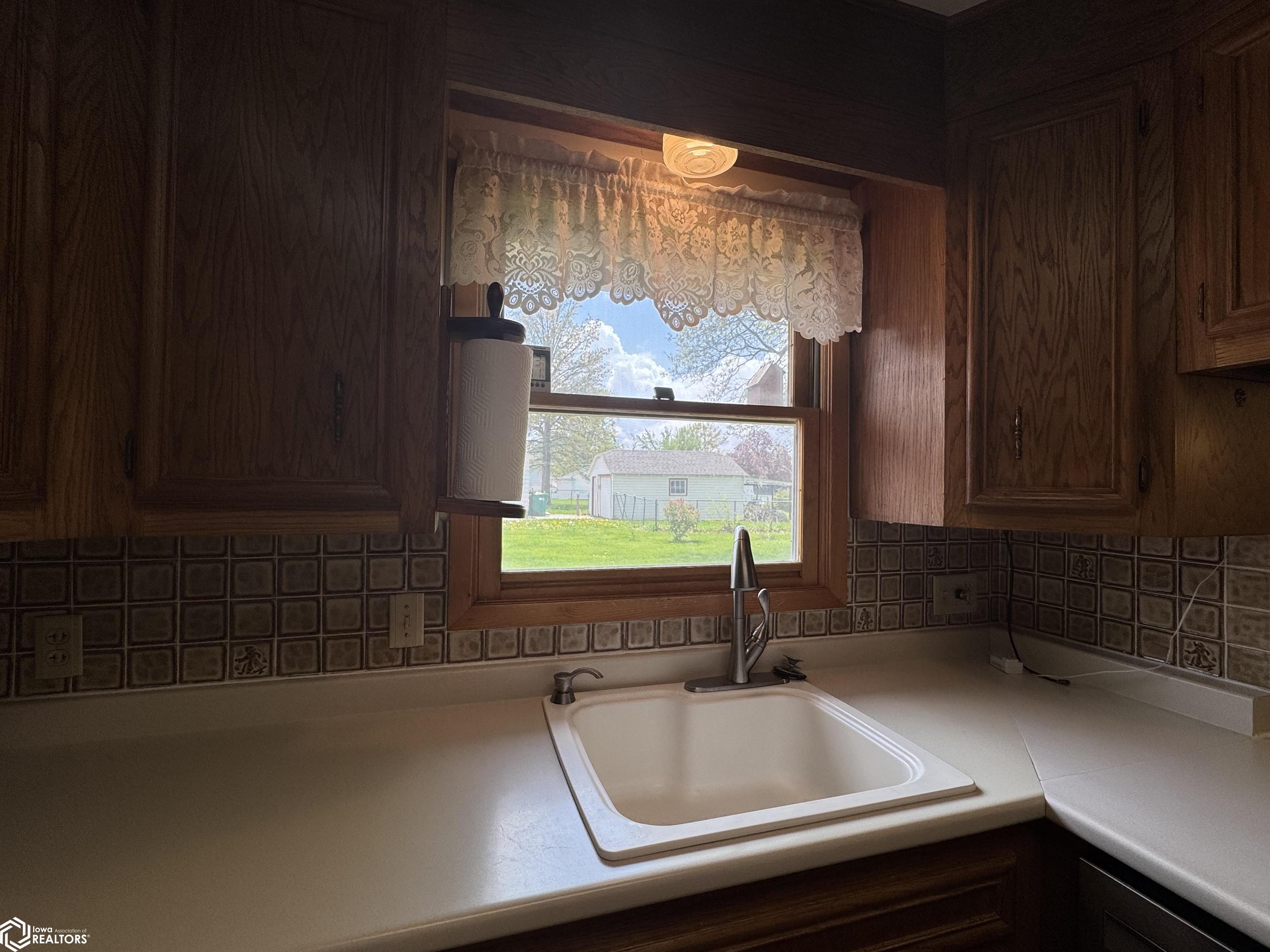 402 E Buckeye, Creston, Iowa image 13