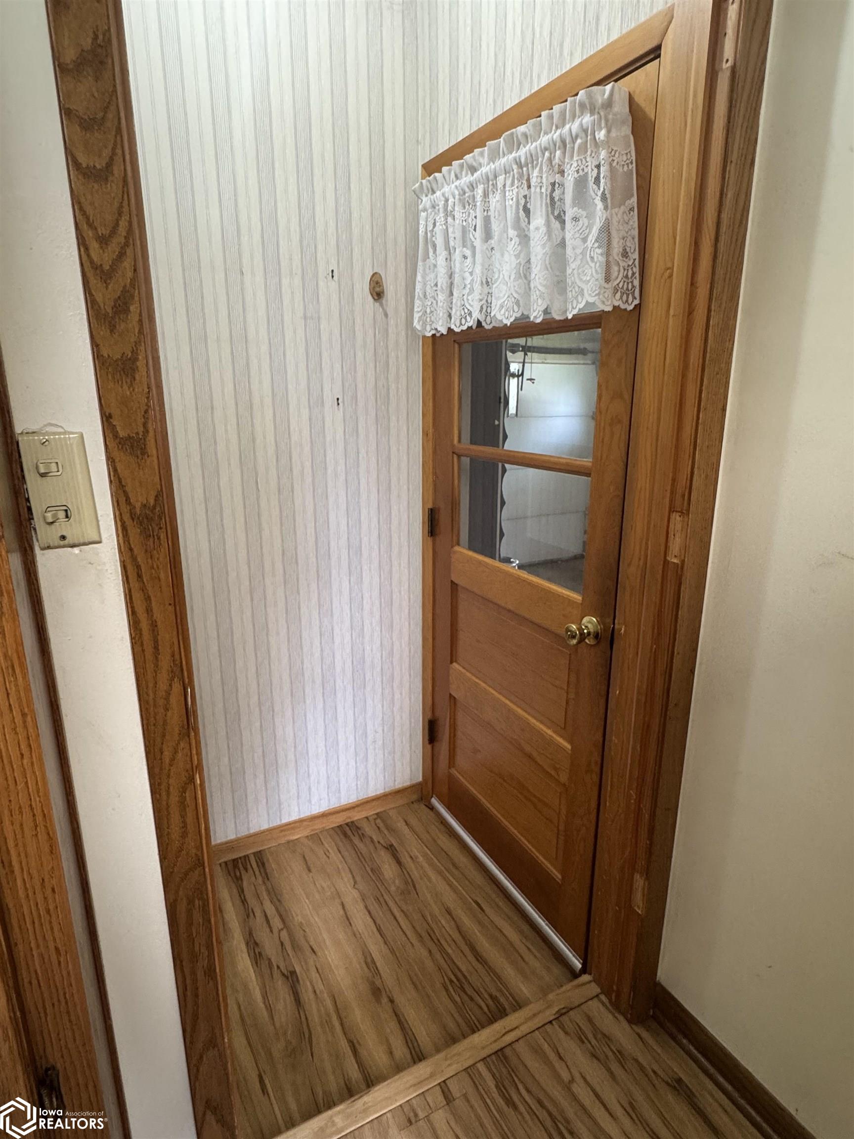 402 E Buckeye, Creston, Iowa image 22