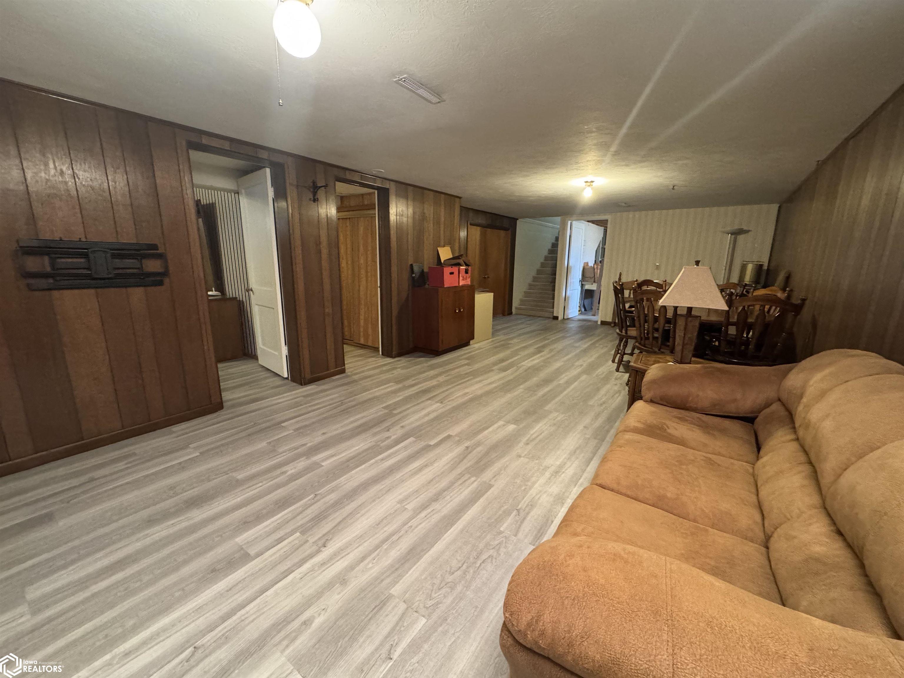 402 E Buckeye, Creston, Iowa image 24
