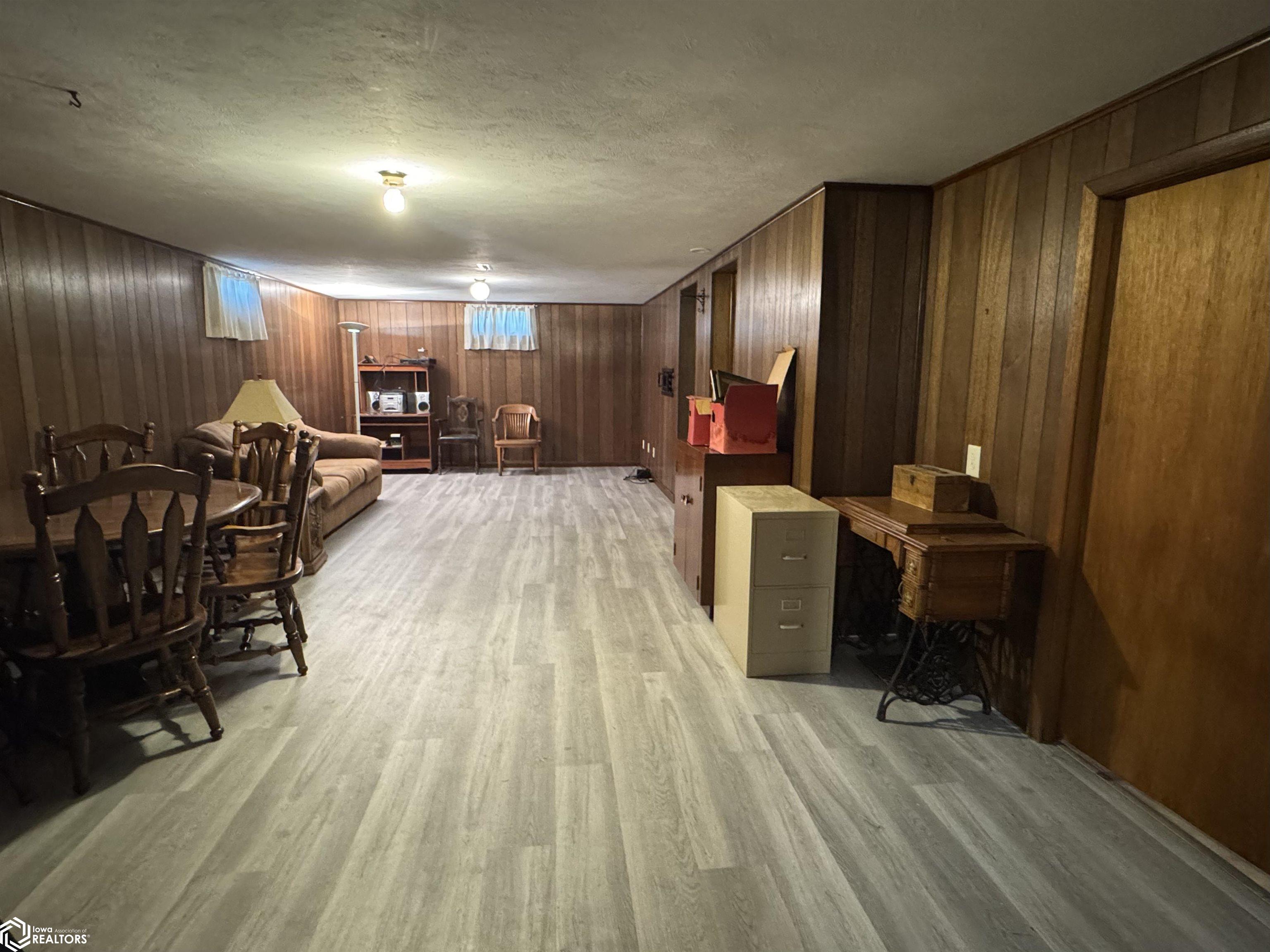 402 E Buckeye, Creston, Iowa image 25