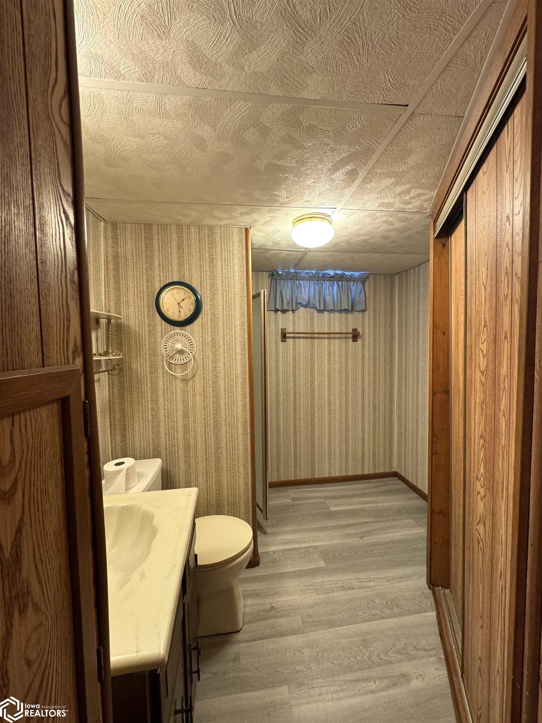 402 E Buckeye, Creston, Iowa image 30