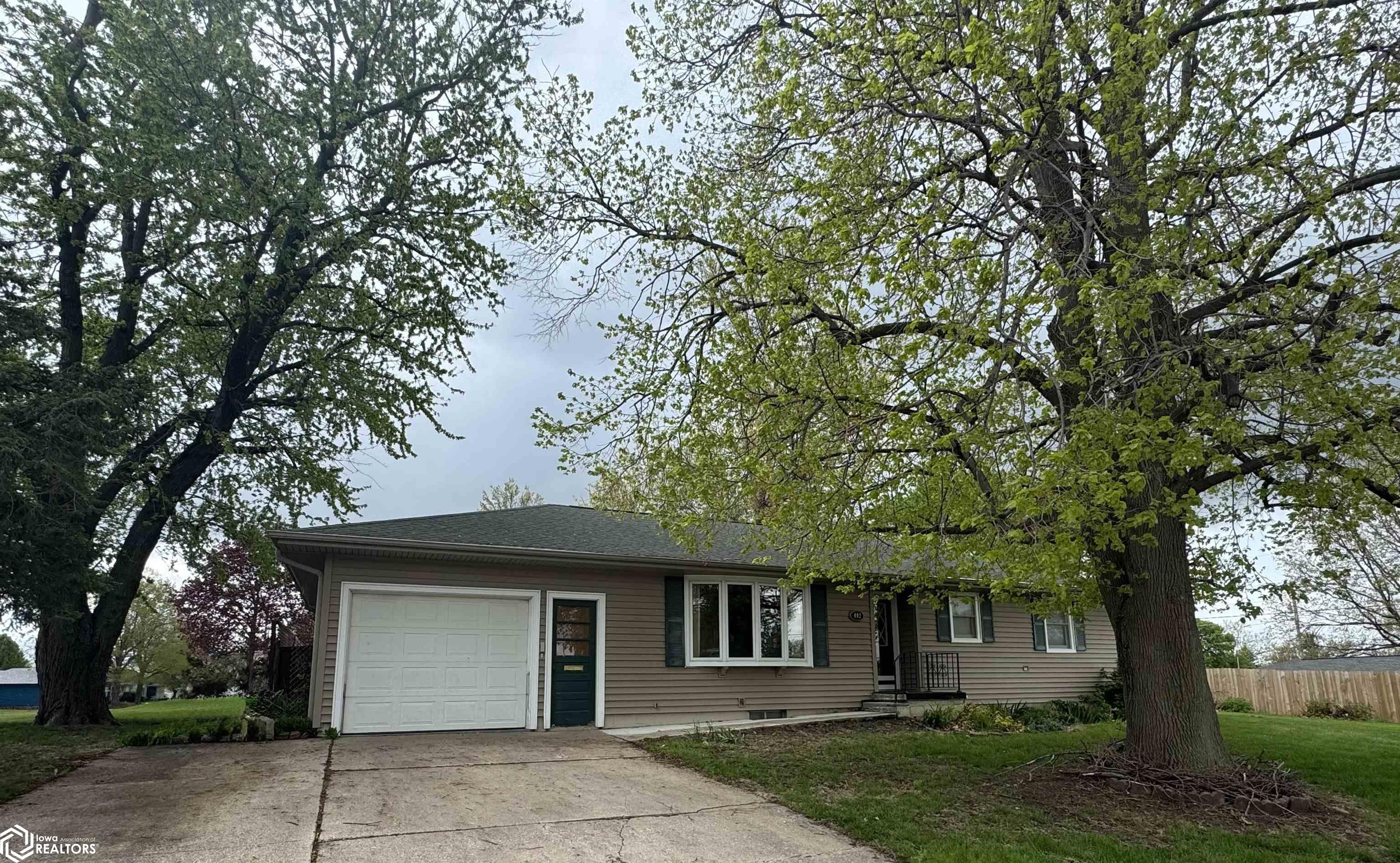 402 E Buckeye, Creston, Iowa image 38