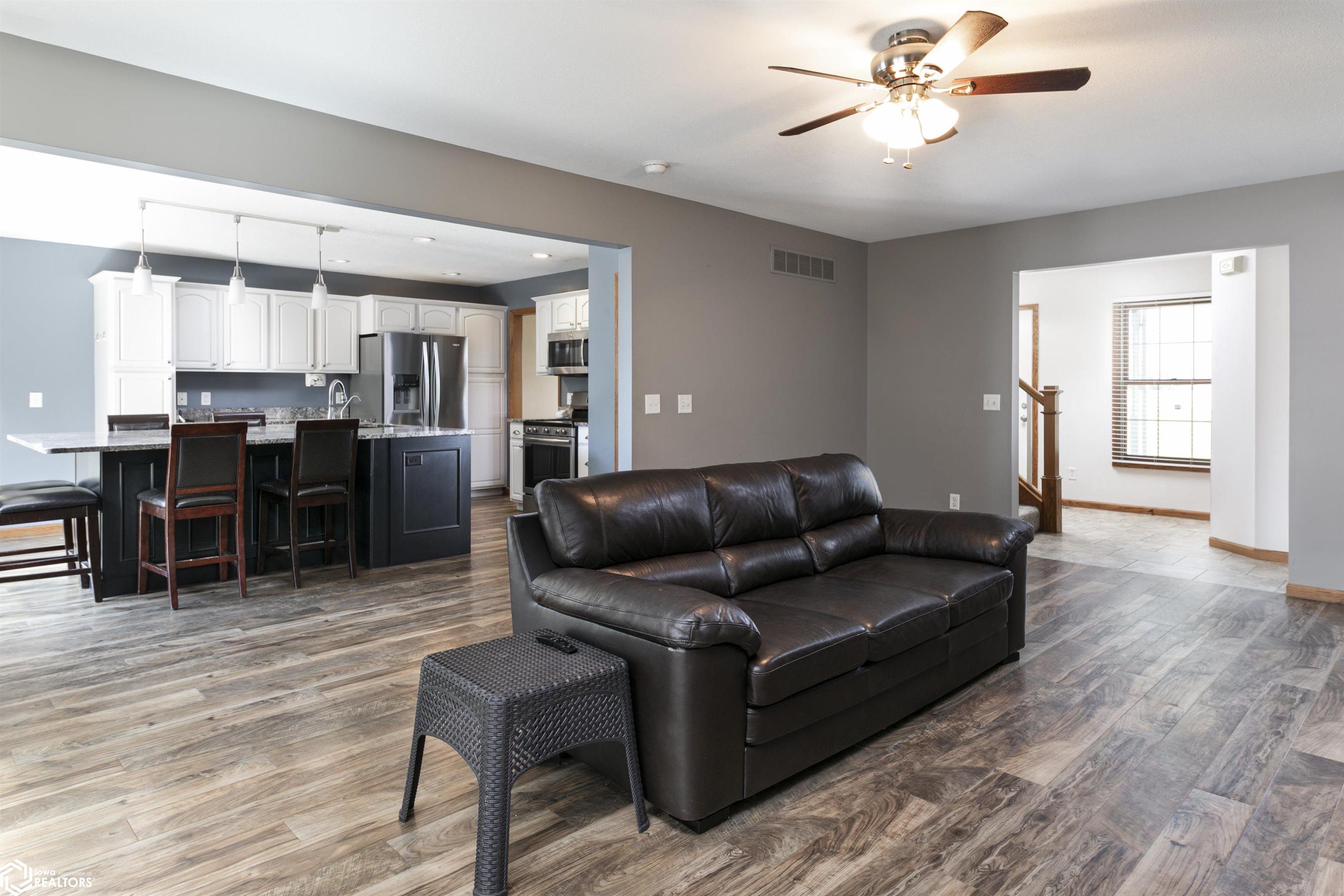 3212 Hunter, Eldridge, Iowa image 15