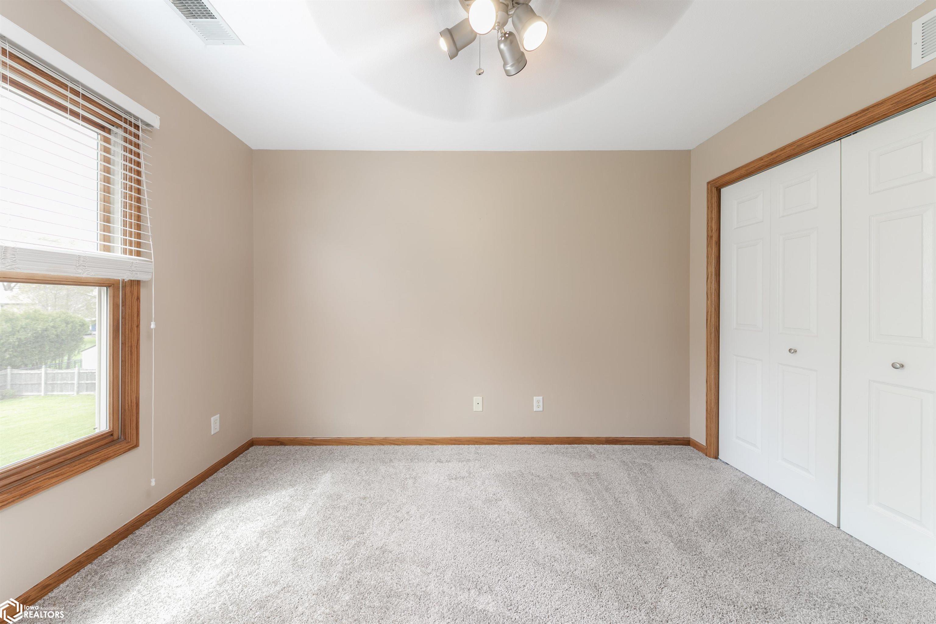 3212 Hunter, Eldridge, Iowa image 25