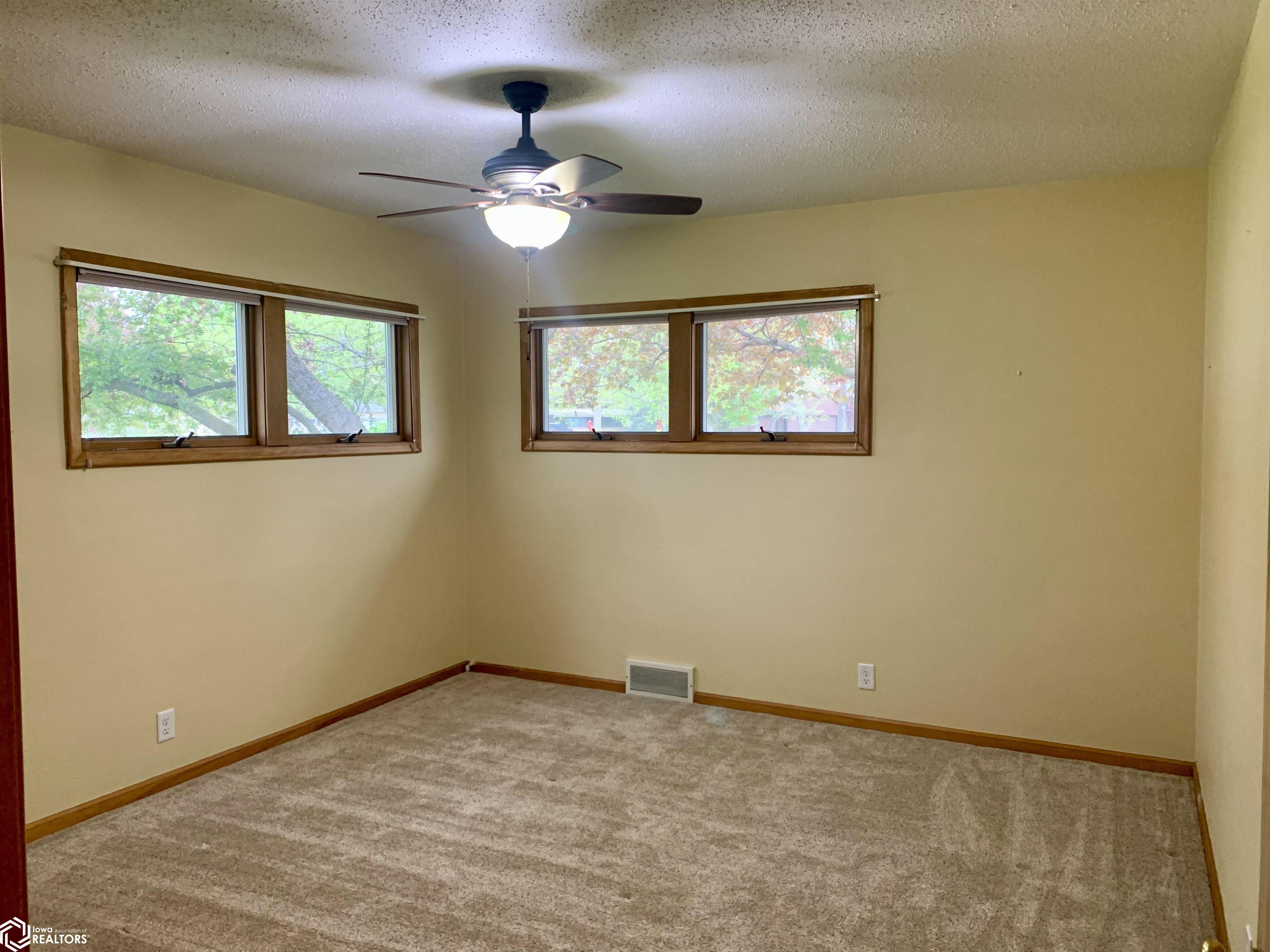 1125 Mcduffie Drive, Jefferson, Iowa image 12