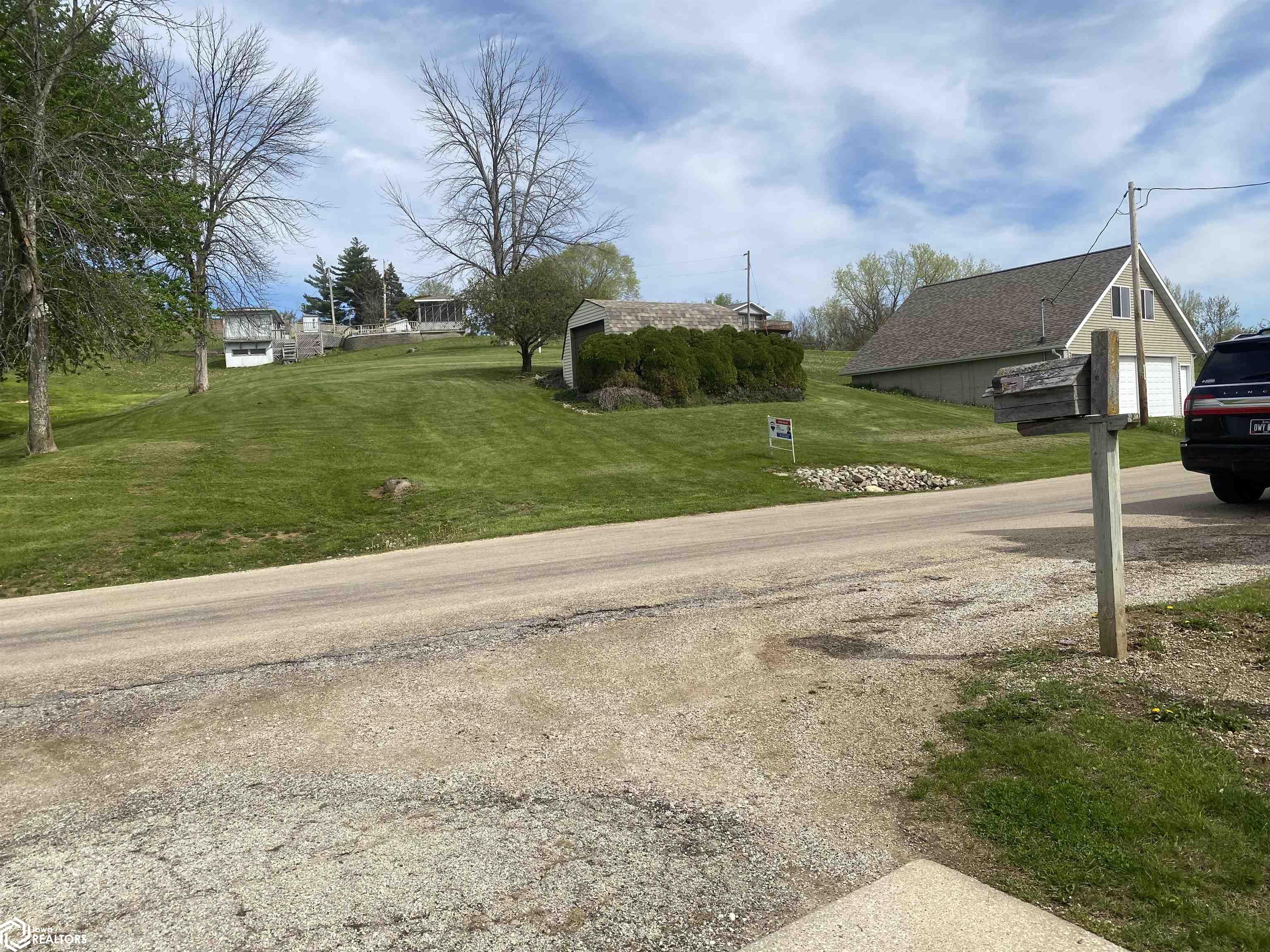 5215 N Lakeshore Drive, Brooklyn, Iowa image 1
